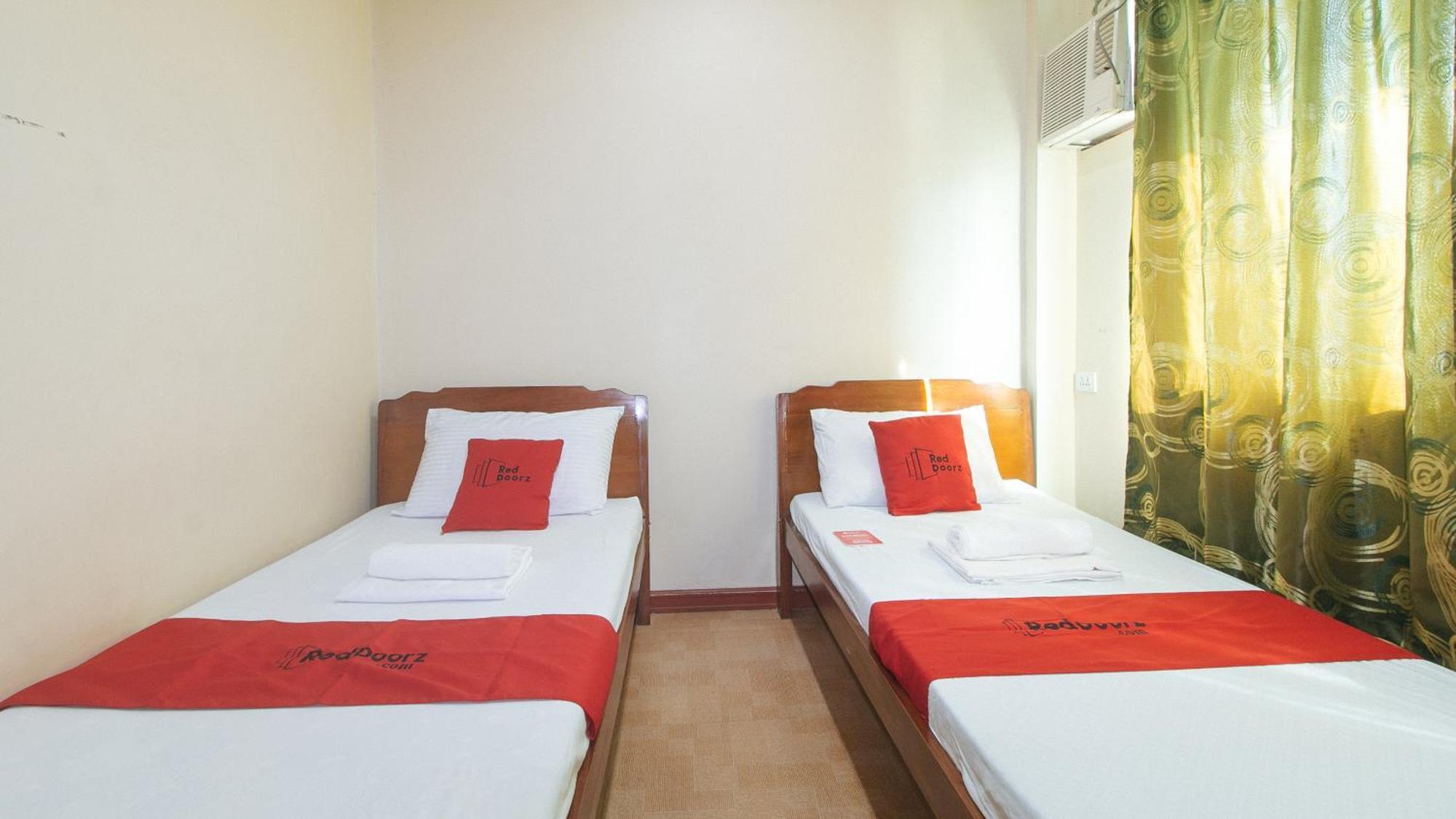 Hotel Reddoorz Near Talisay District Hospital Candulawan