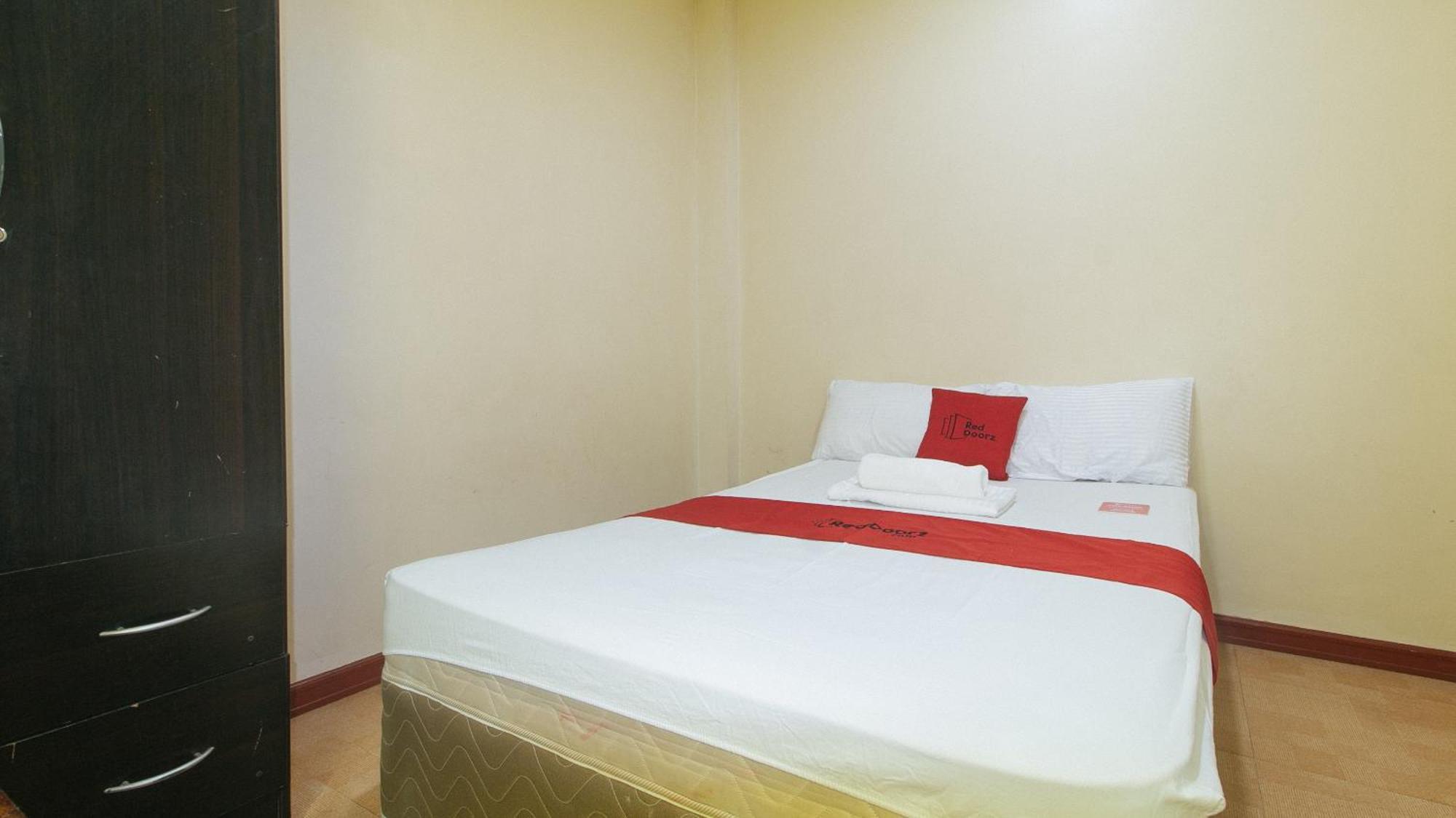 Reddoorz Near Talisay District Hospital 2*