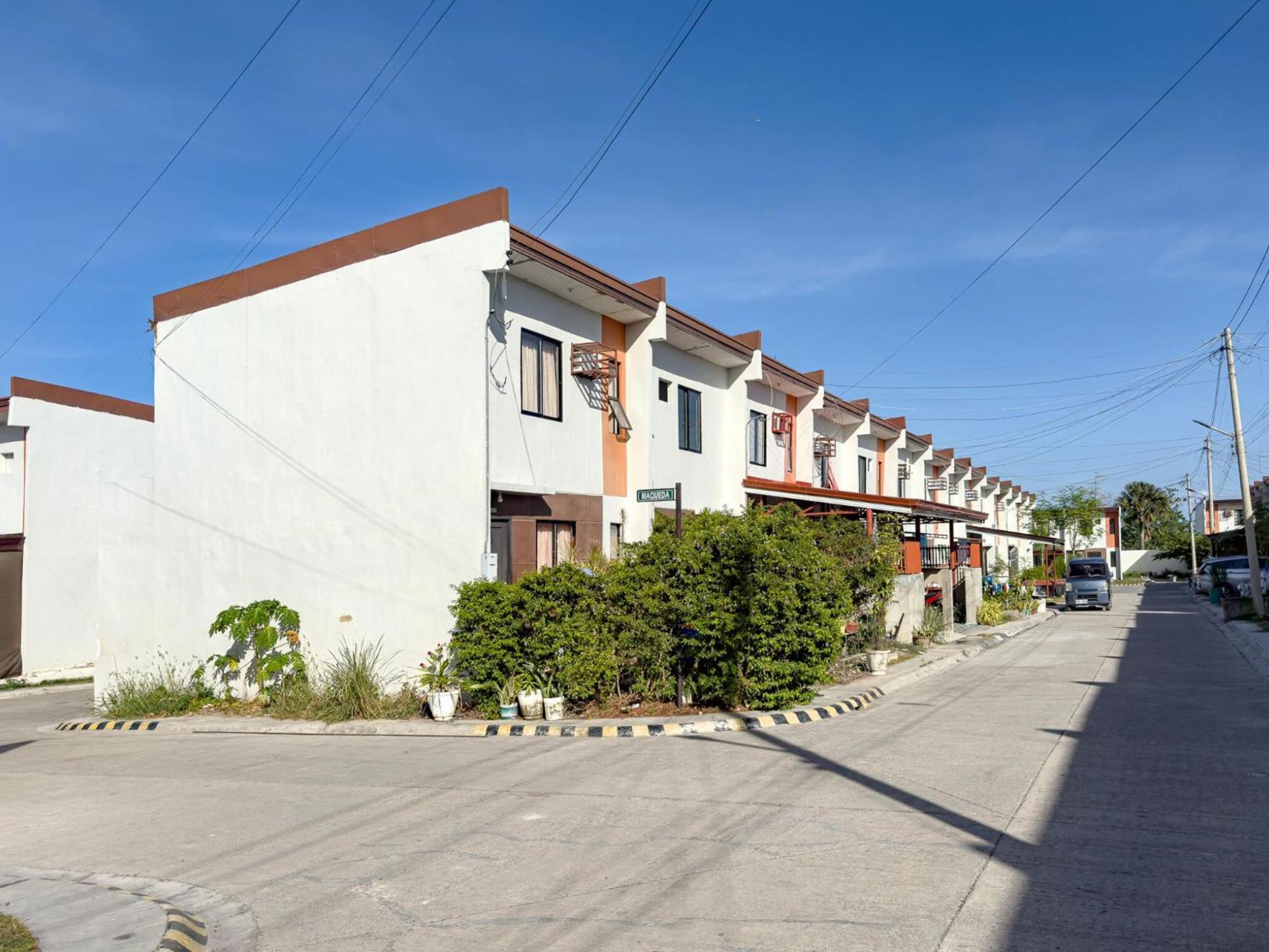 House With Free Parking In Cebu Apartment