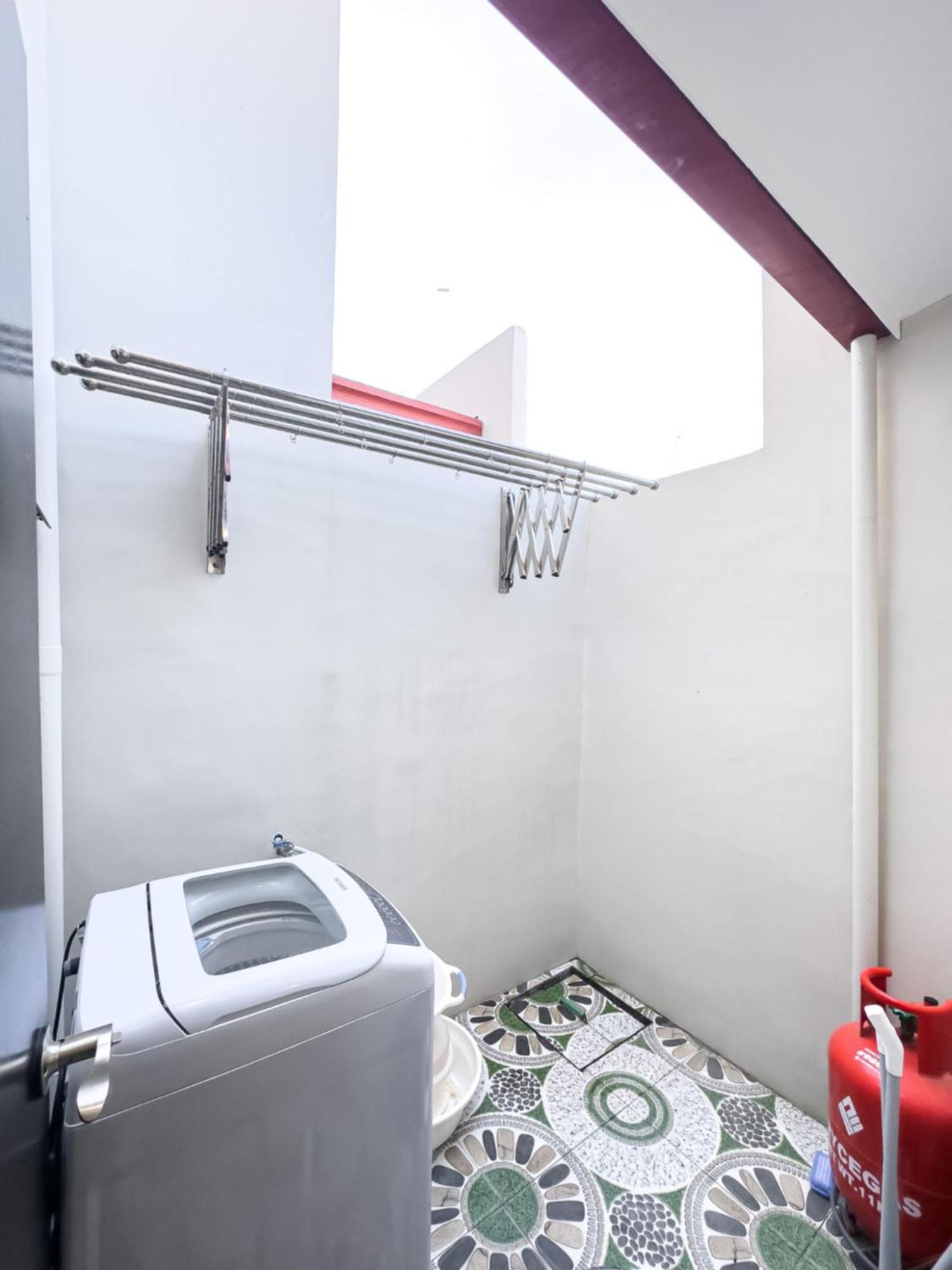 Apartment House With Free Parking In Cebu Carcar