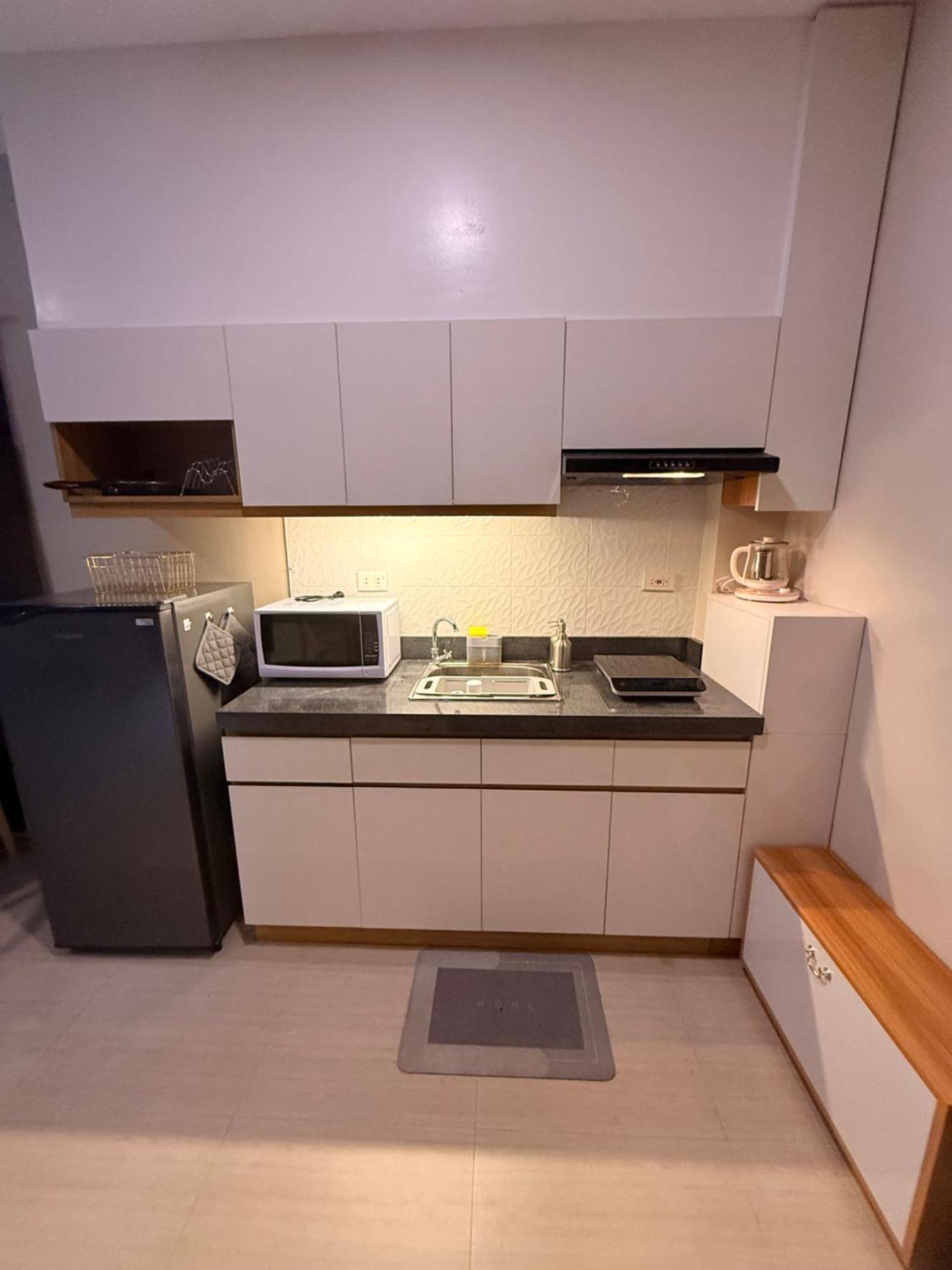 Luxe 1br Penthouse In Hyde Park Residences Cebu
