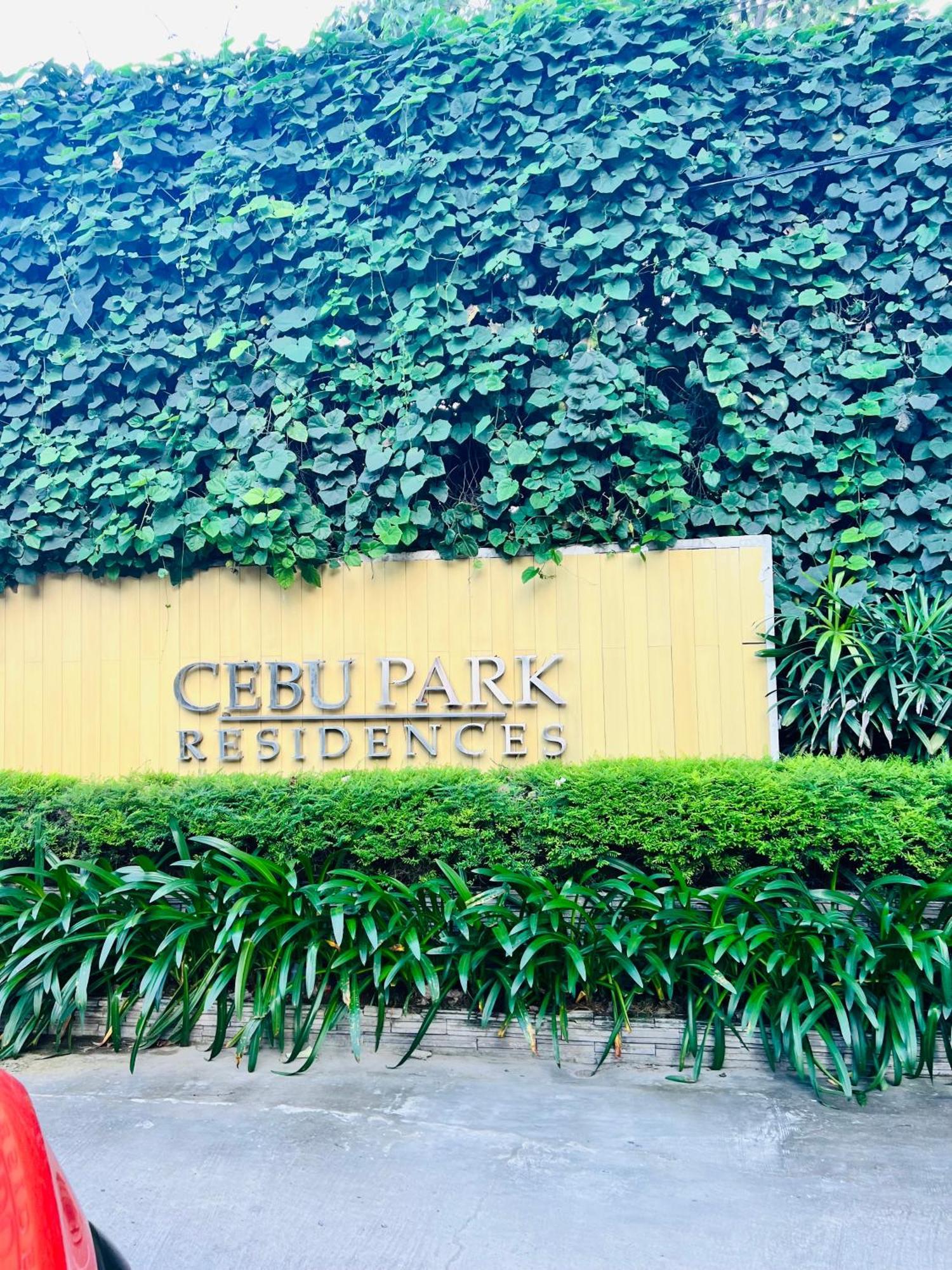 Luxe 1br Penthouse In Hyde Park Residences Aparthotel Cebu