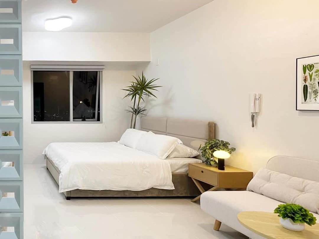 Cozy With Pool & Gym Near Ayala Center *