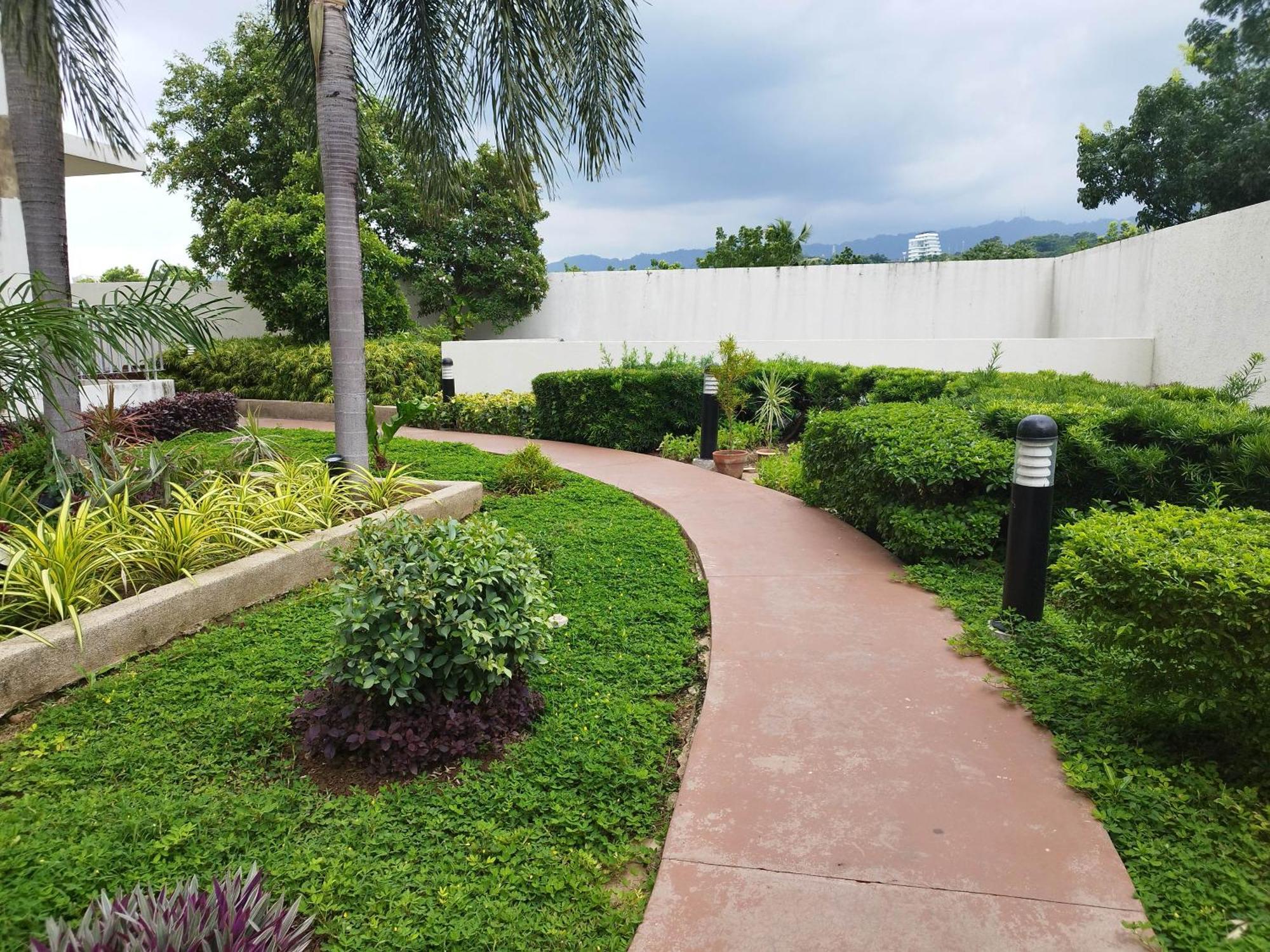 Apartment 11th-floor 1br It Park Unit-walk To Ayala-sugbo