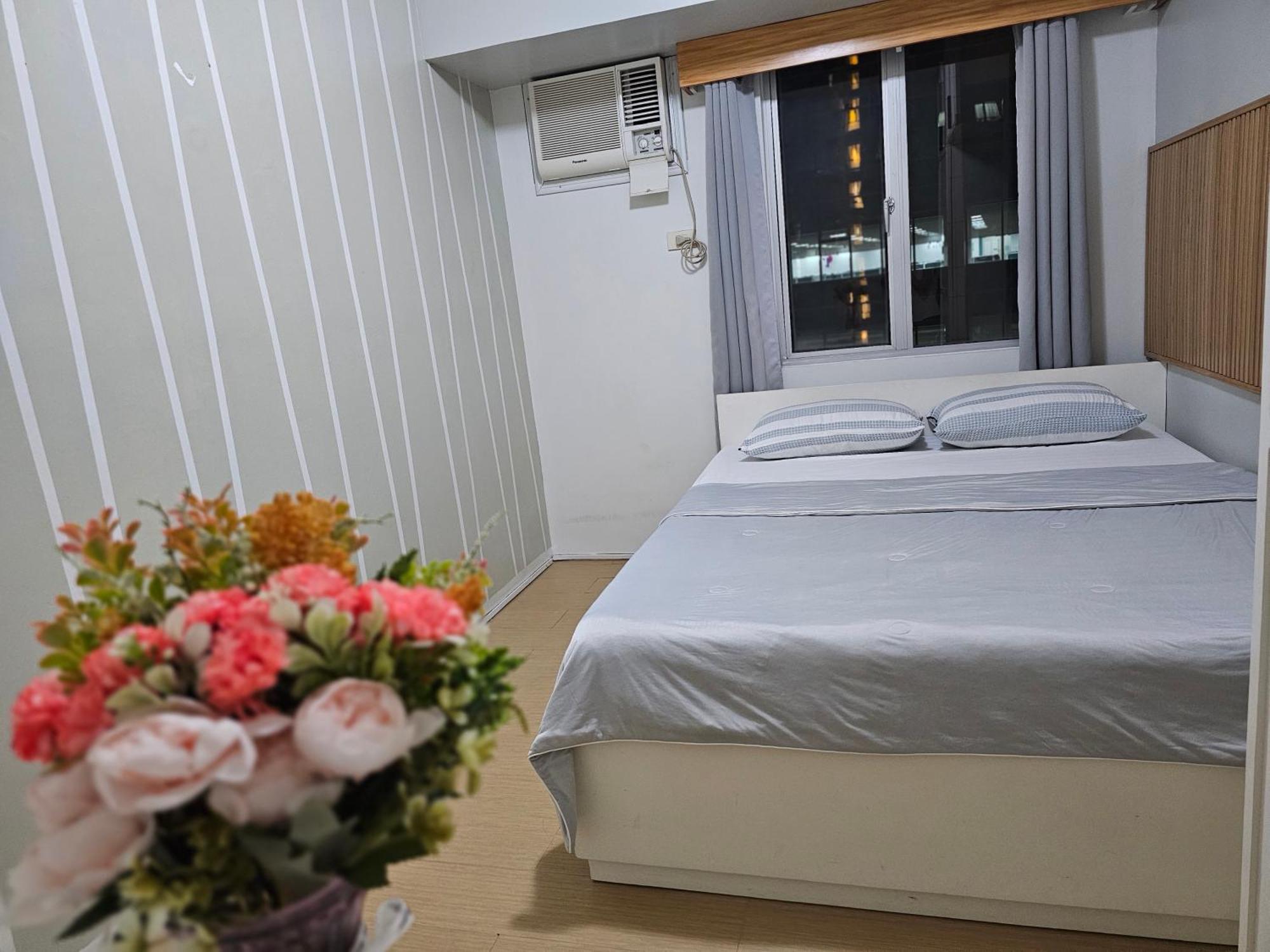 11th-floor 1br It Park Unit-walk To Ayala-sugbo Apartment