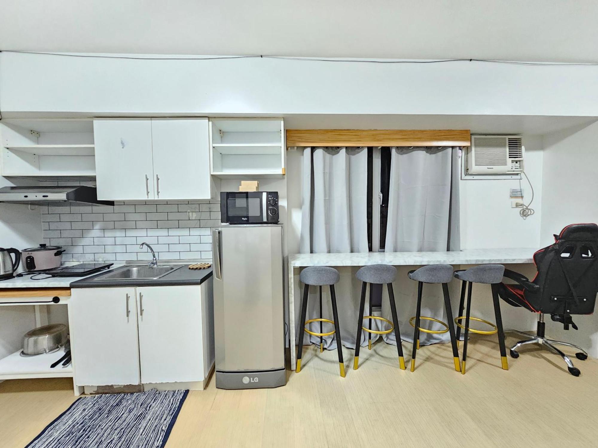 11th-floor 1br It Park Unit-walk To Ayala-sugbo Apartment *