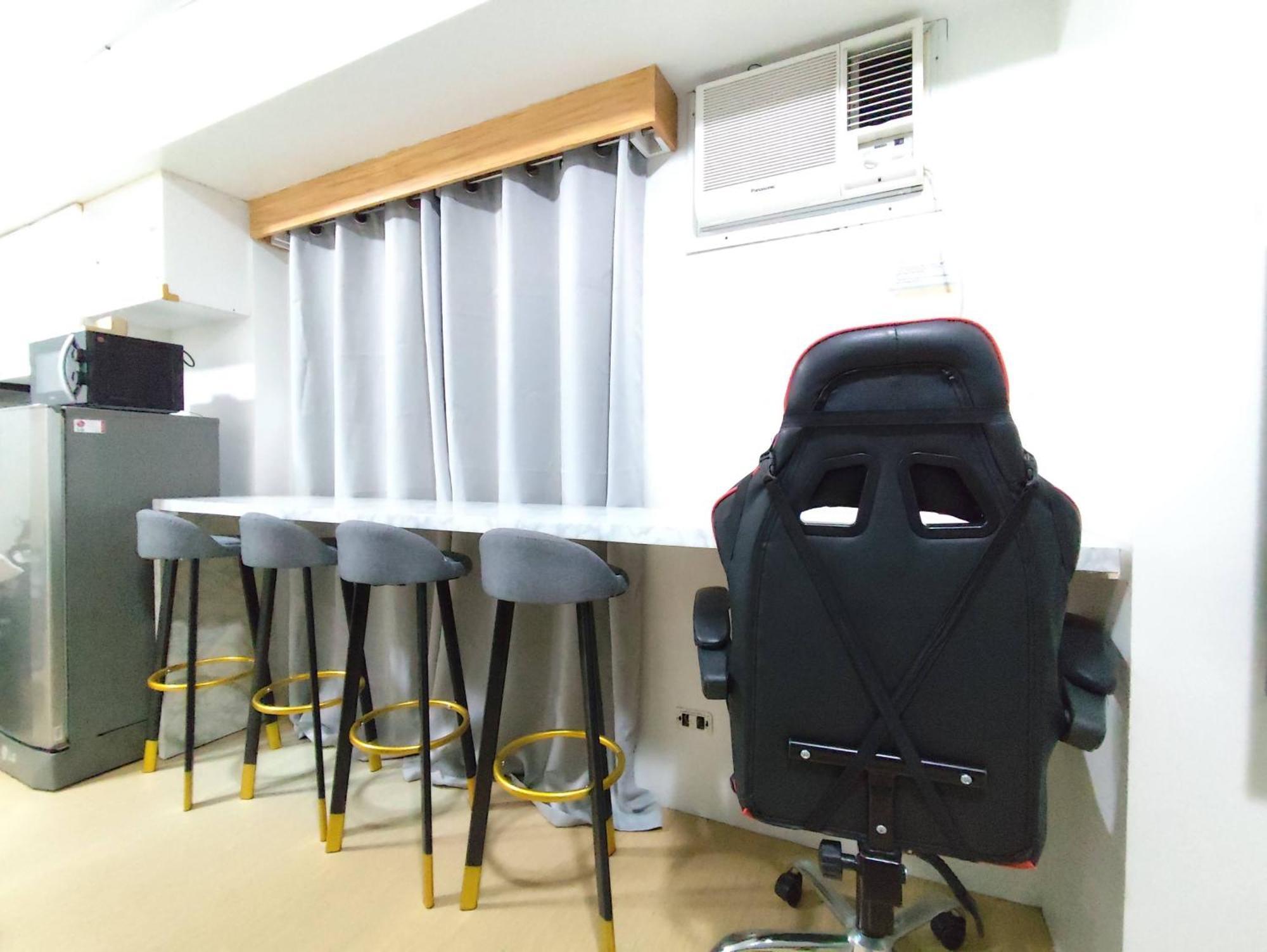 11th-floor 1br It Park Unit-walk To Ayala-sugbo Apartment Cebu