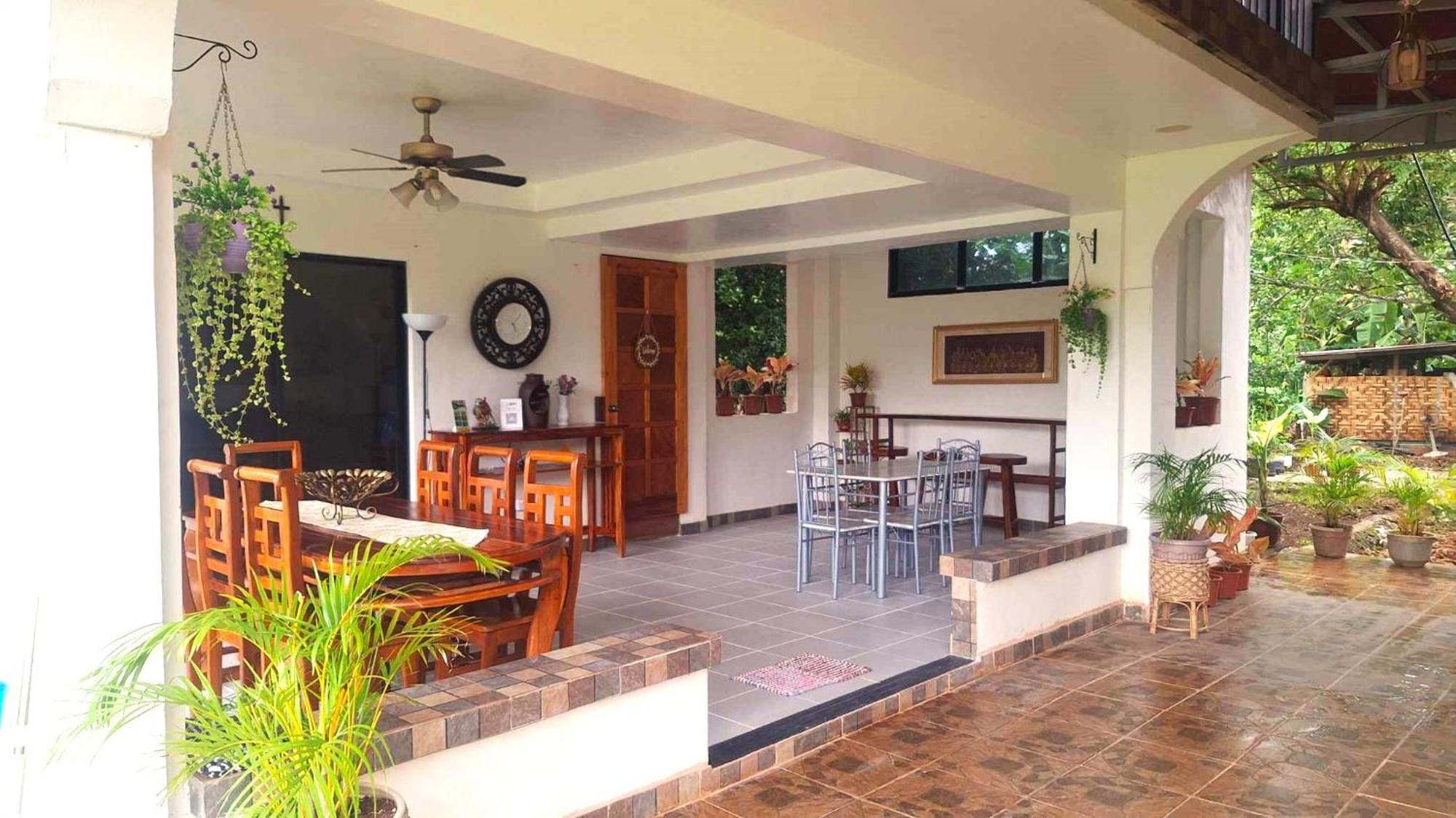 Guest house The Balete Resthouse