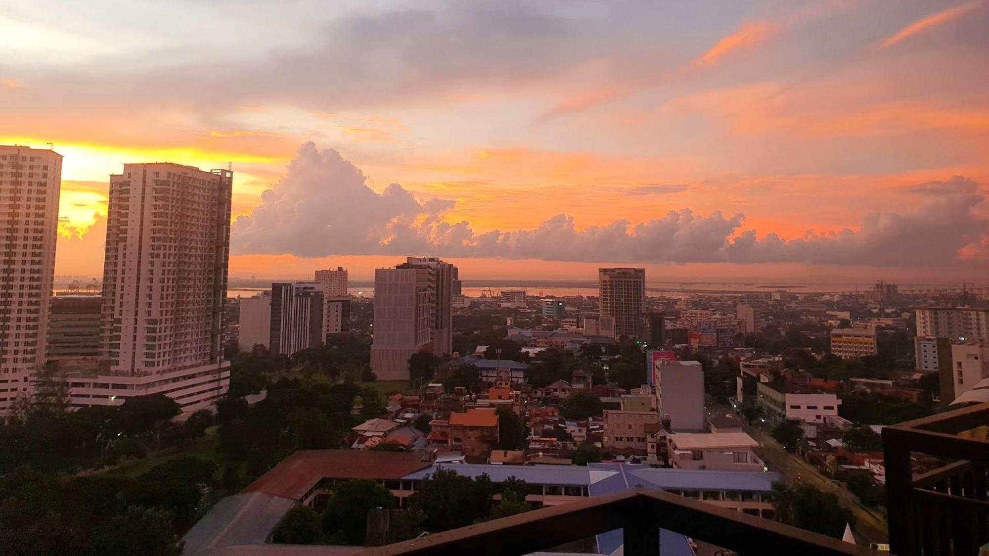 Budget Near Ayala Mall Cebu, Vfs - Sea And View With Balcony * Cebu