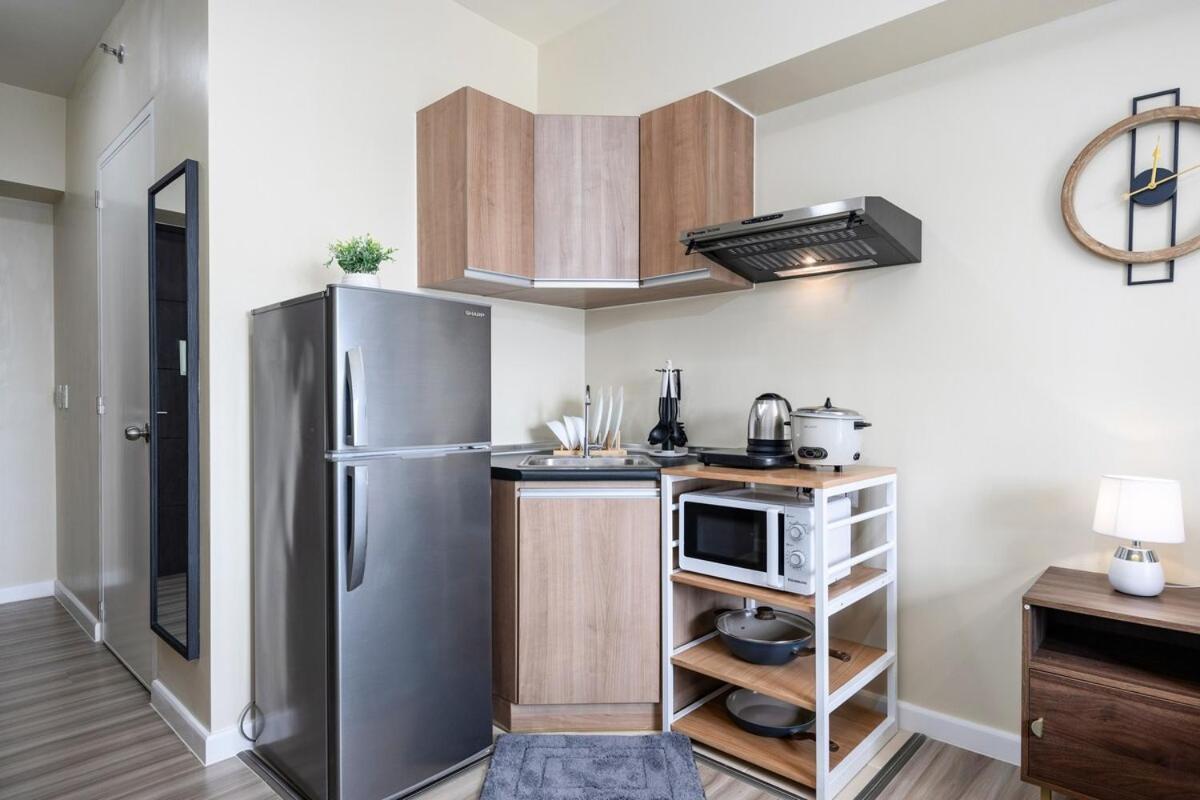 Furnished In It Park With Wifi, Netflix And Pool Access Apartment Cebu