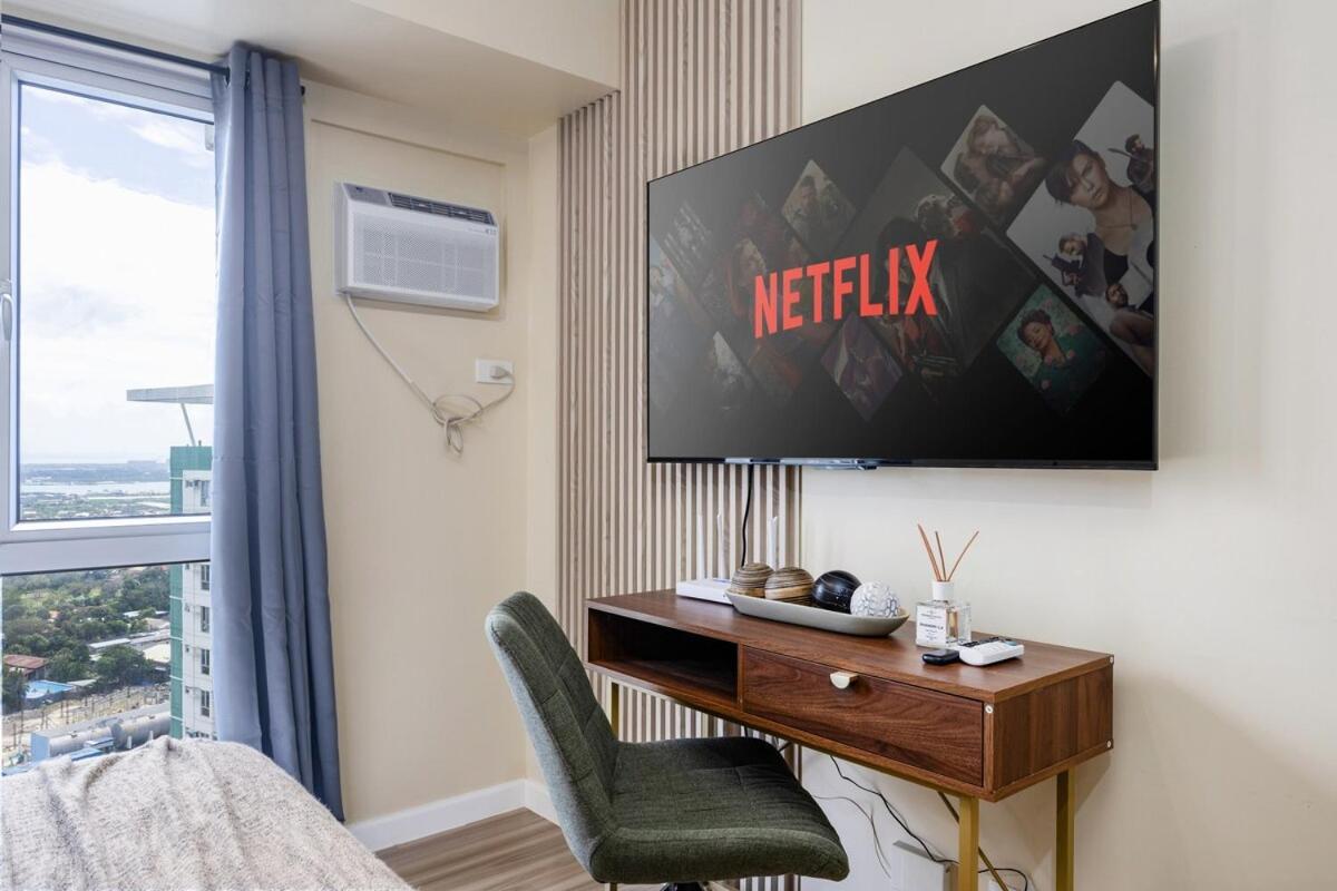 Furnished In It Park With Wifi, Netflix And Pool Access *