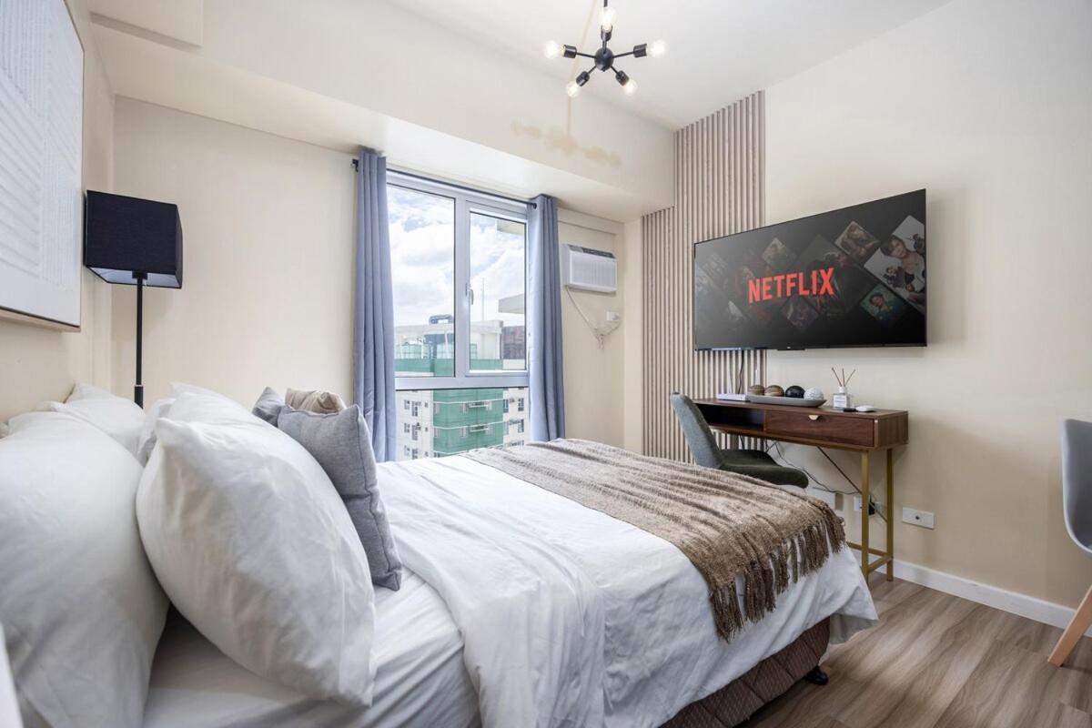 Furnished In It Park With Wifi, Netflix And Pool Access Cebu