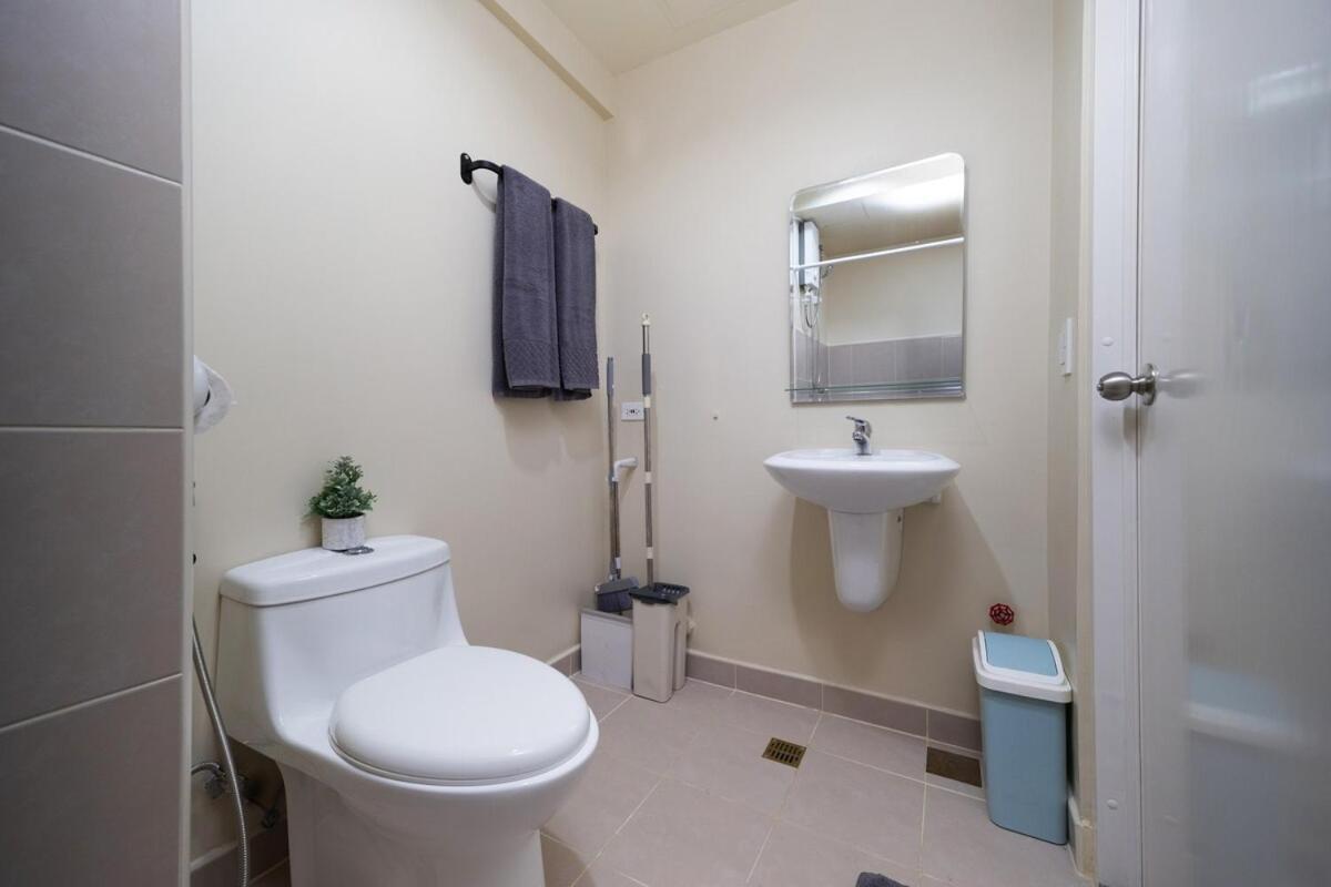 Furnished In It Park With Wifi, Netflix And Pool Access Cebu