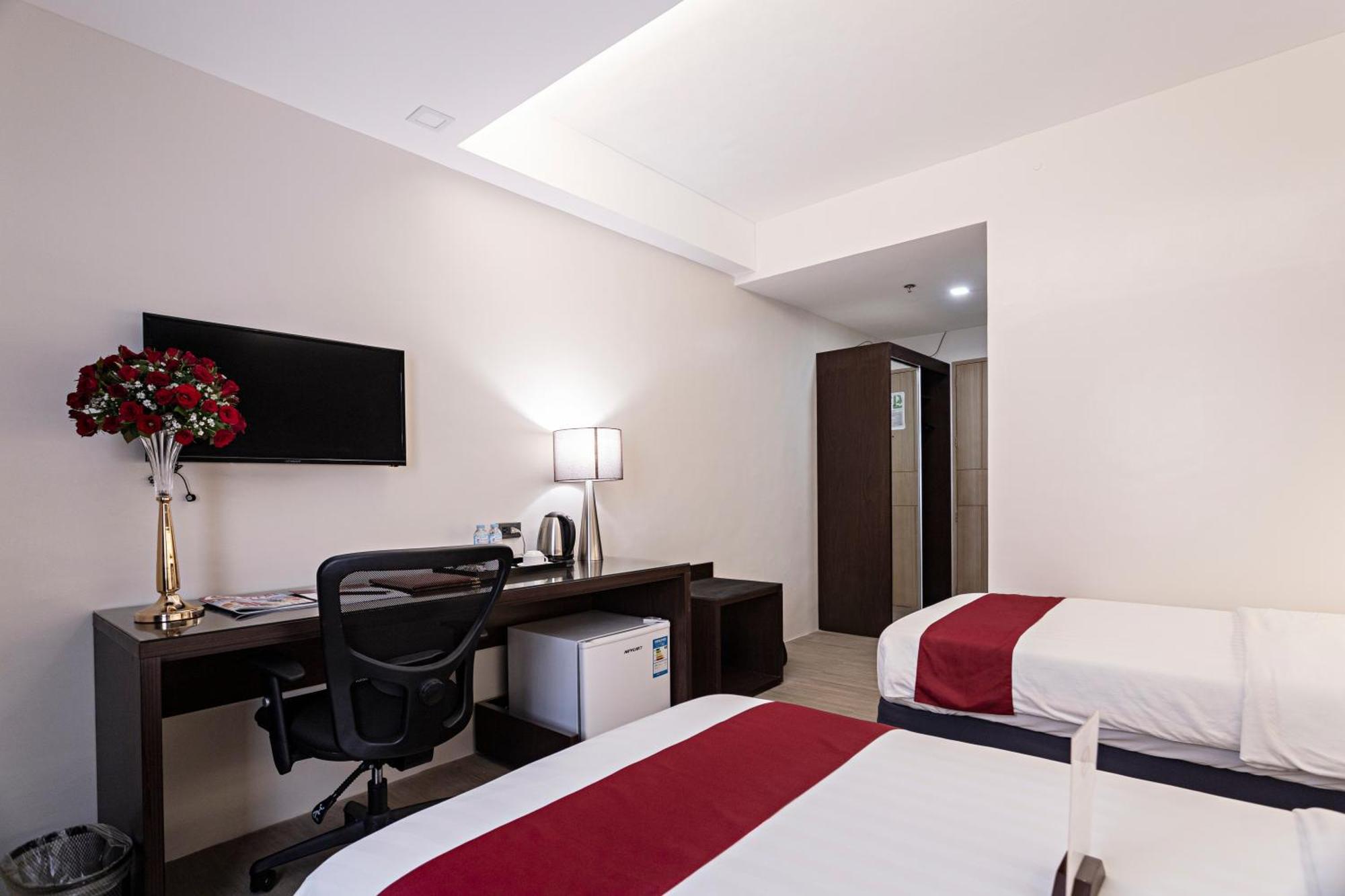Sarrosa International And Residential Hotel