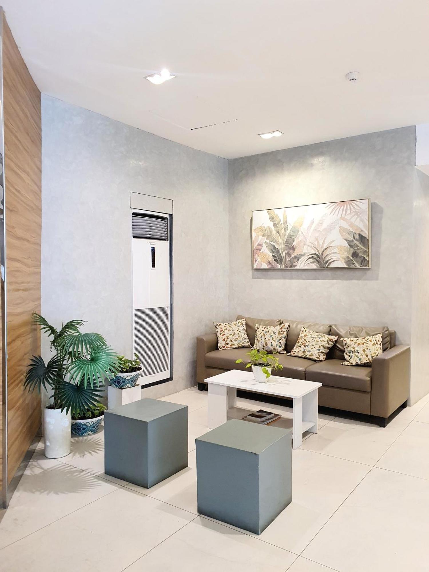 Apartment Budget Near Ayala Mall Cebu, Vfs - Sea And View With Balcony *