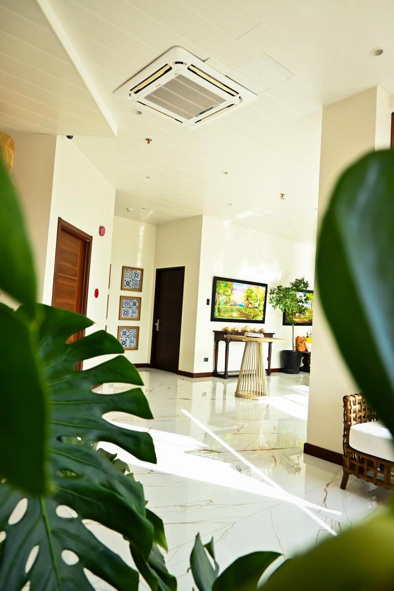 Summer Hotel *