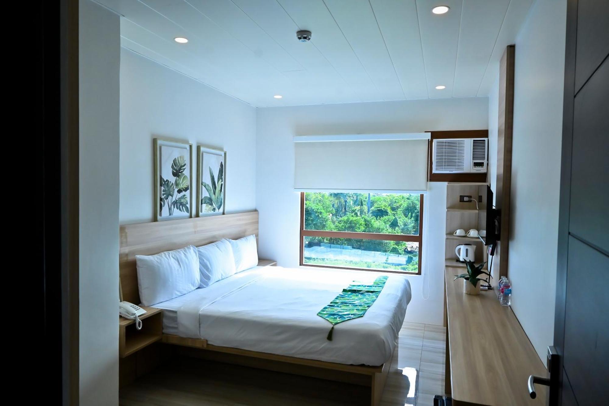 Summer Hotel *