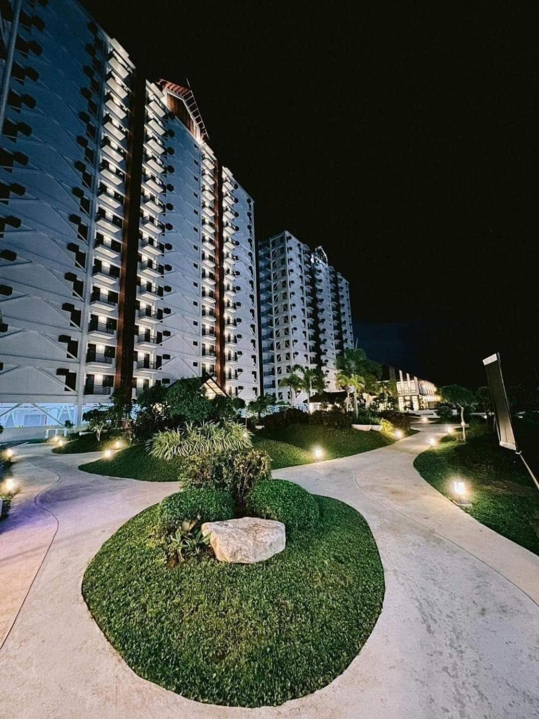 Resortstyle In Royal Oceancrest Mactan Apartment *