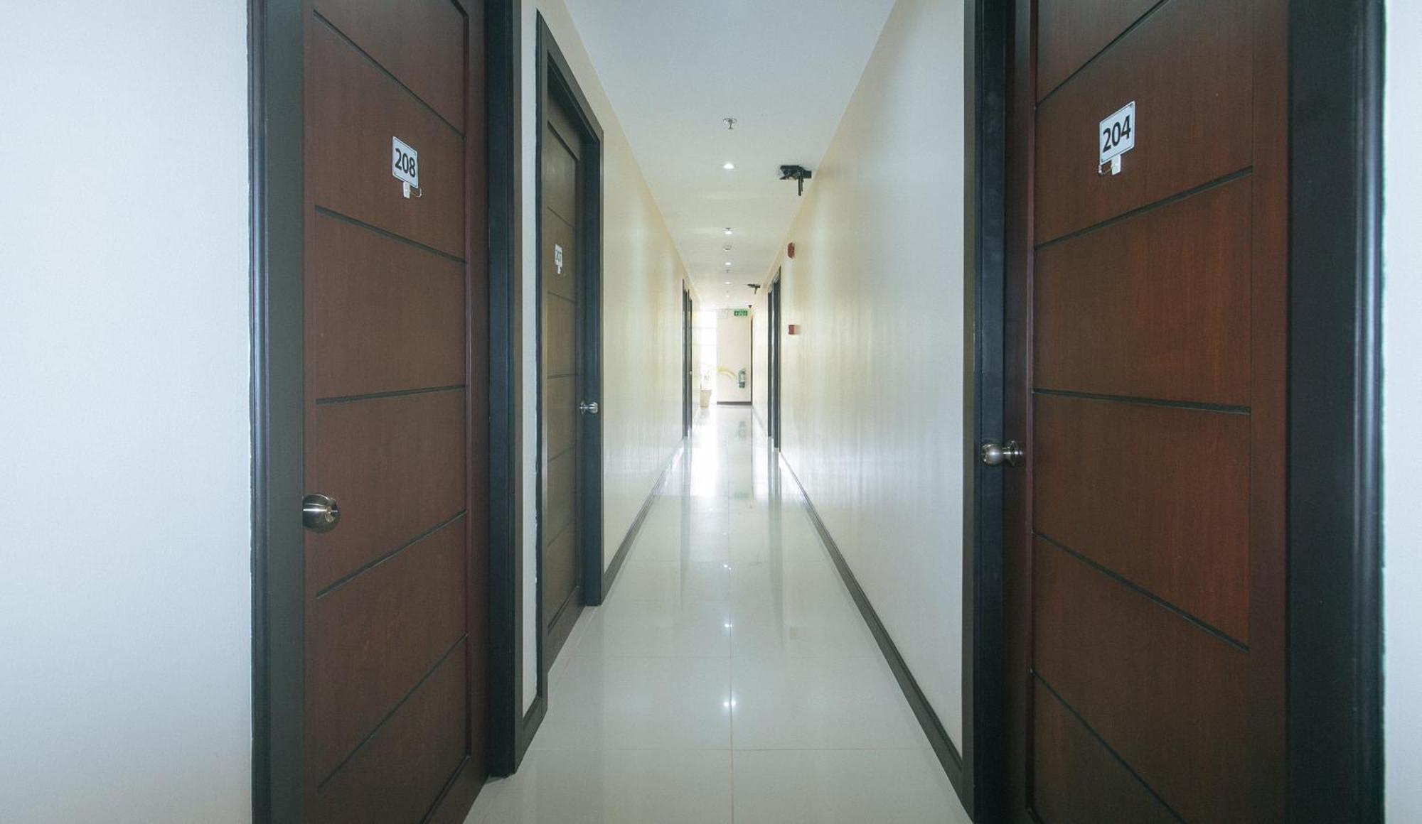 Hotel Reddoorz At Nucell *