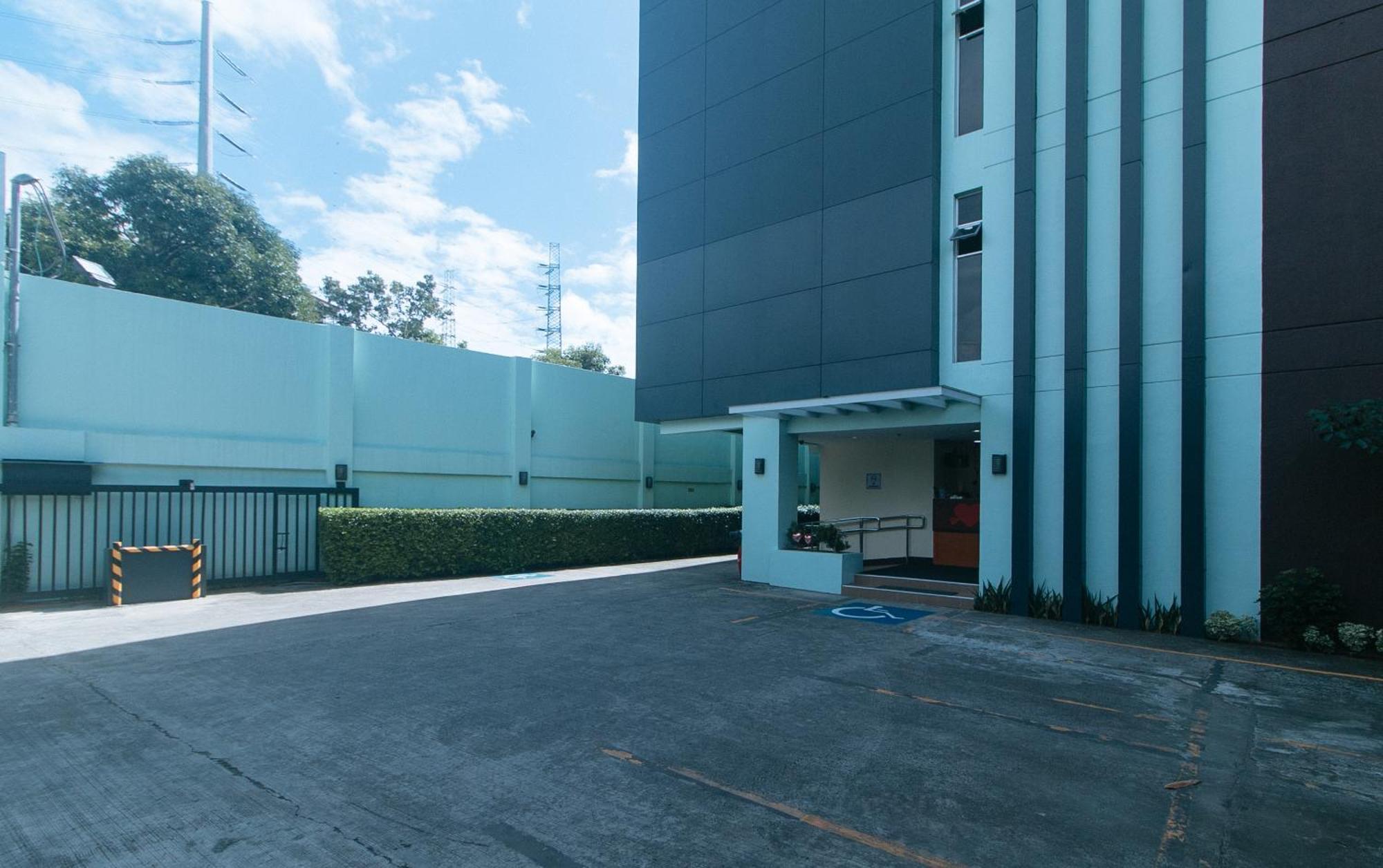 Hotel Reddoorz At Nucell *