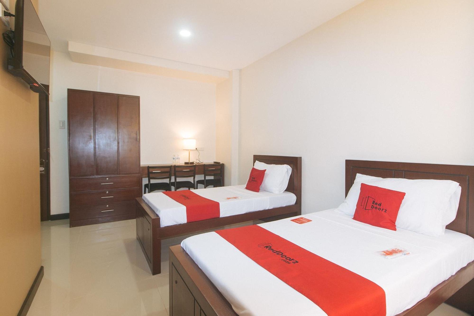 Hotel Reddoorz At Nucell