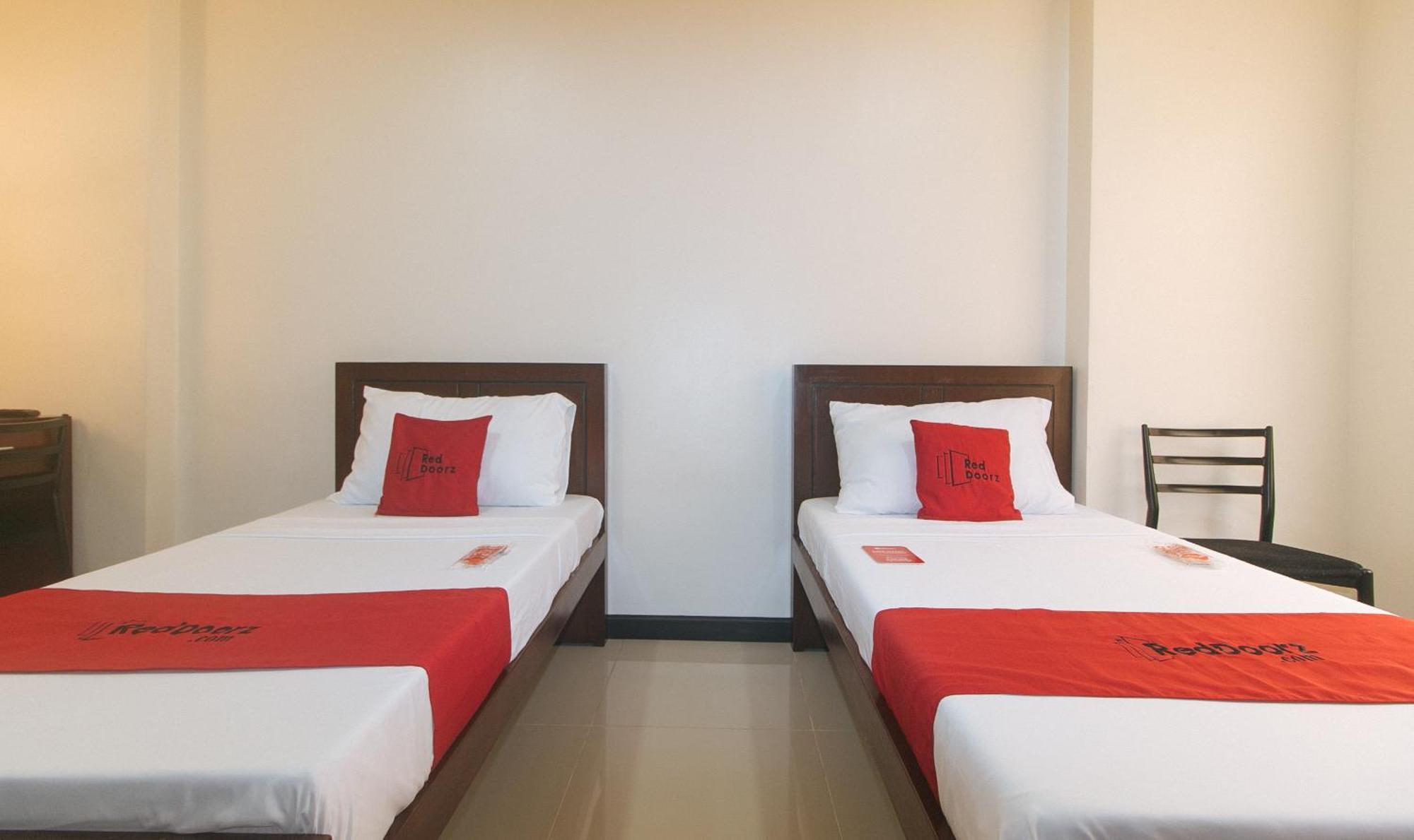 Hotel Reddoorz At Nucell *