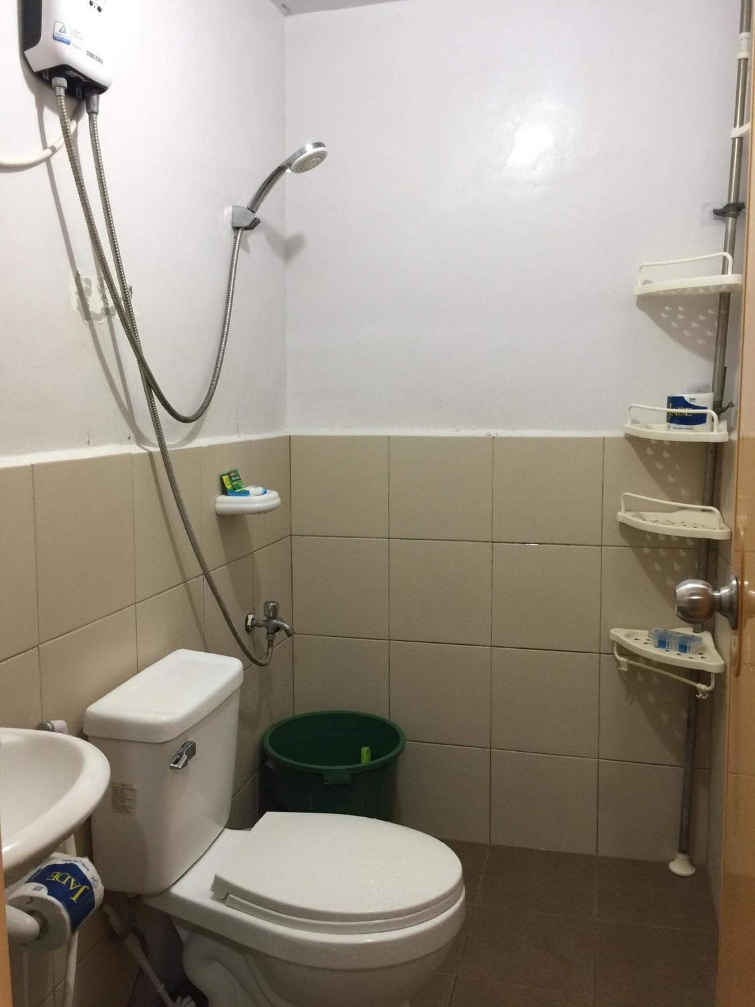 2 Bedroom Unit-wifi-a/c-hot Shower Apartment *