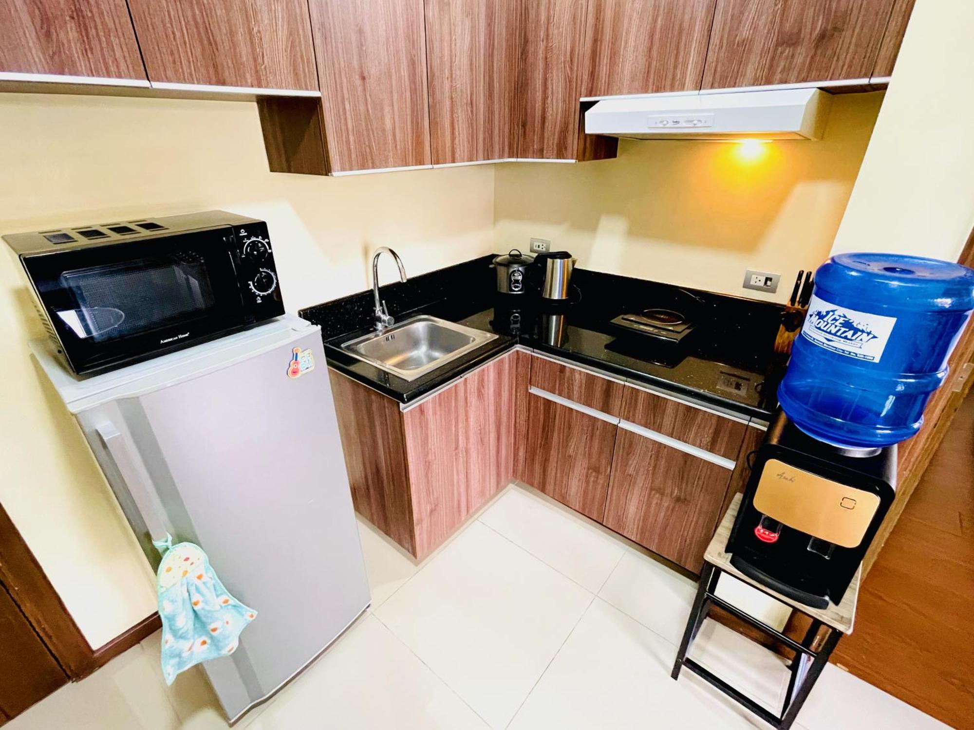 Azalea 1br - Pool, Gym, Wifi, Netflix, Ac, Kitchen, Ayala Mall Apartment