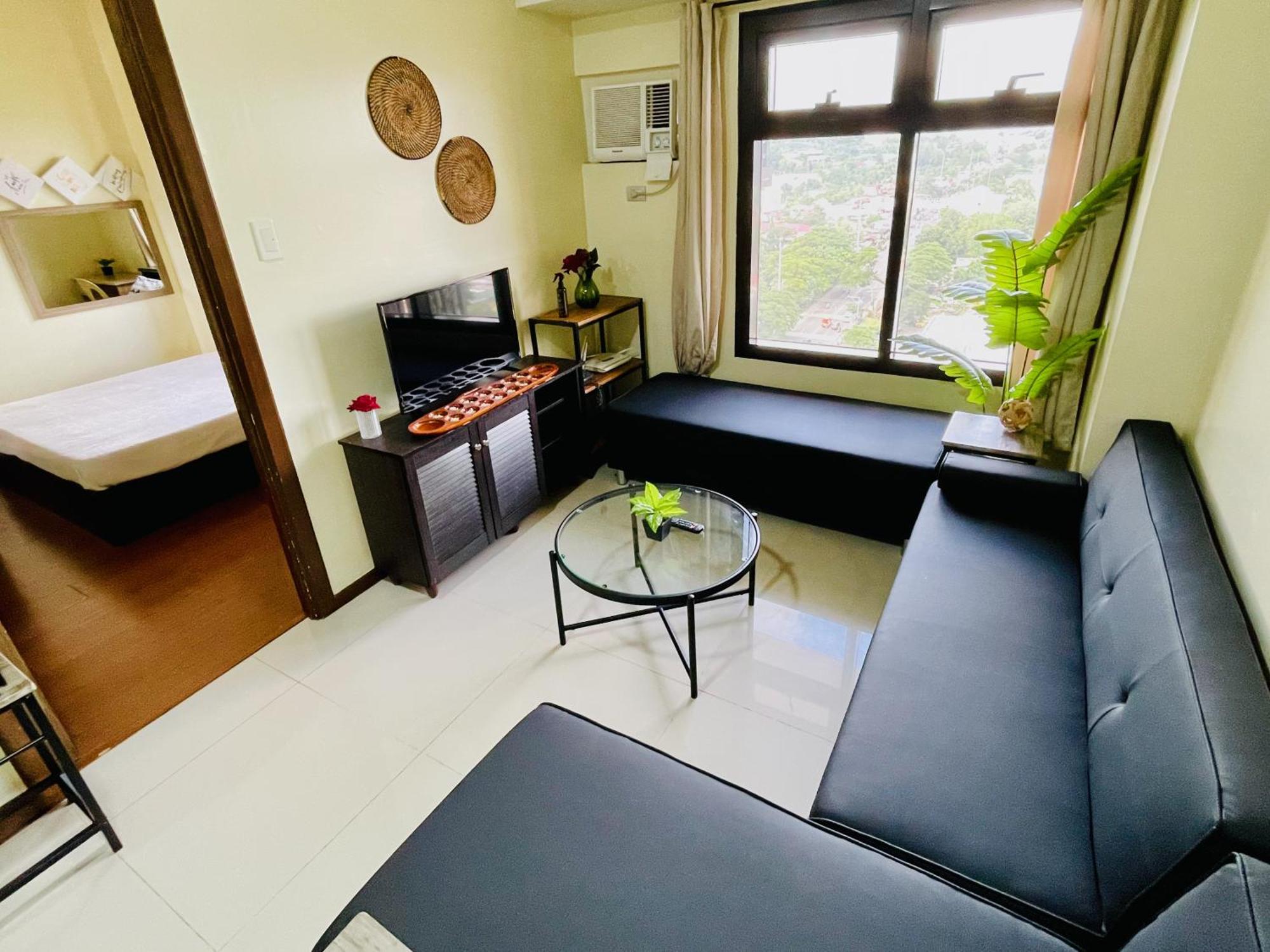 Apartment Azalea 1br - Pool, Gym, Wifi, Netflix, Ac, Kitchen, Ayala Mall