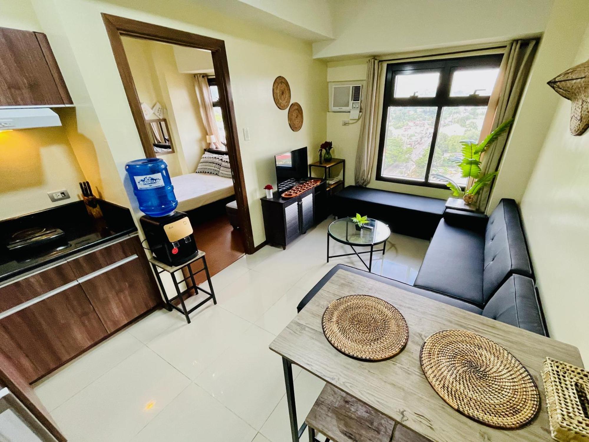 Azalea 1br - Pool, Gym, Wifi, Netflix, Ac, Kitchen, Ayala Mall