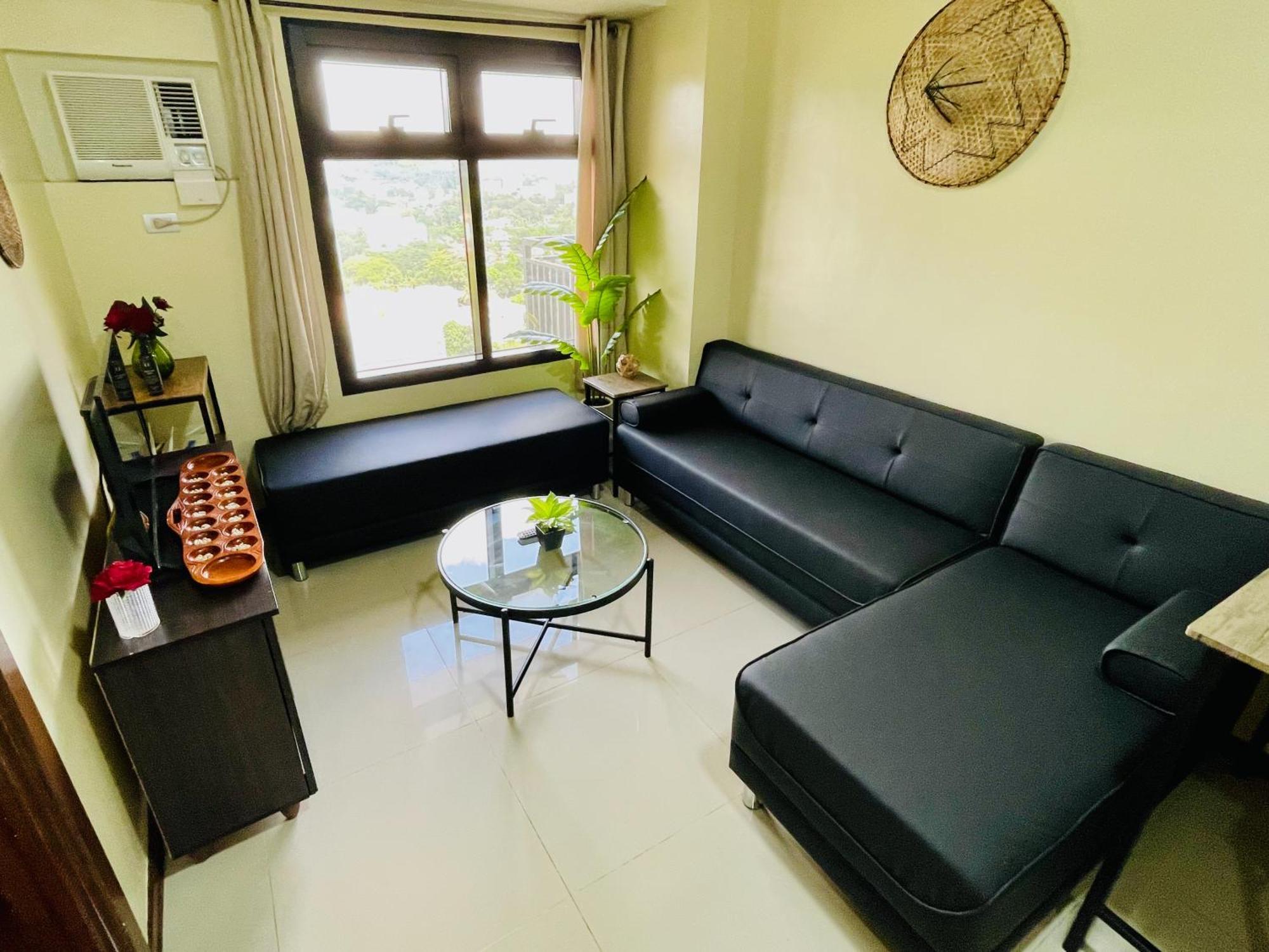 Apartment Azalea 1br - Pool, Gym, Wifi, Netflix, Ac, Kitchen, Ayala Mall Cebu