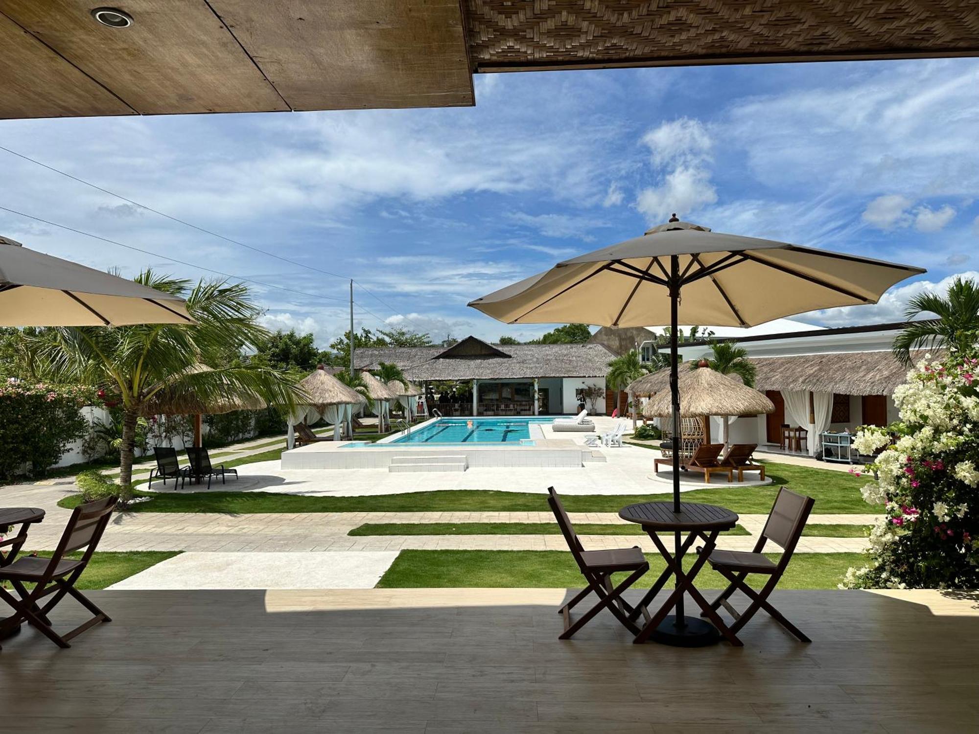 Resort Treeshade & *