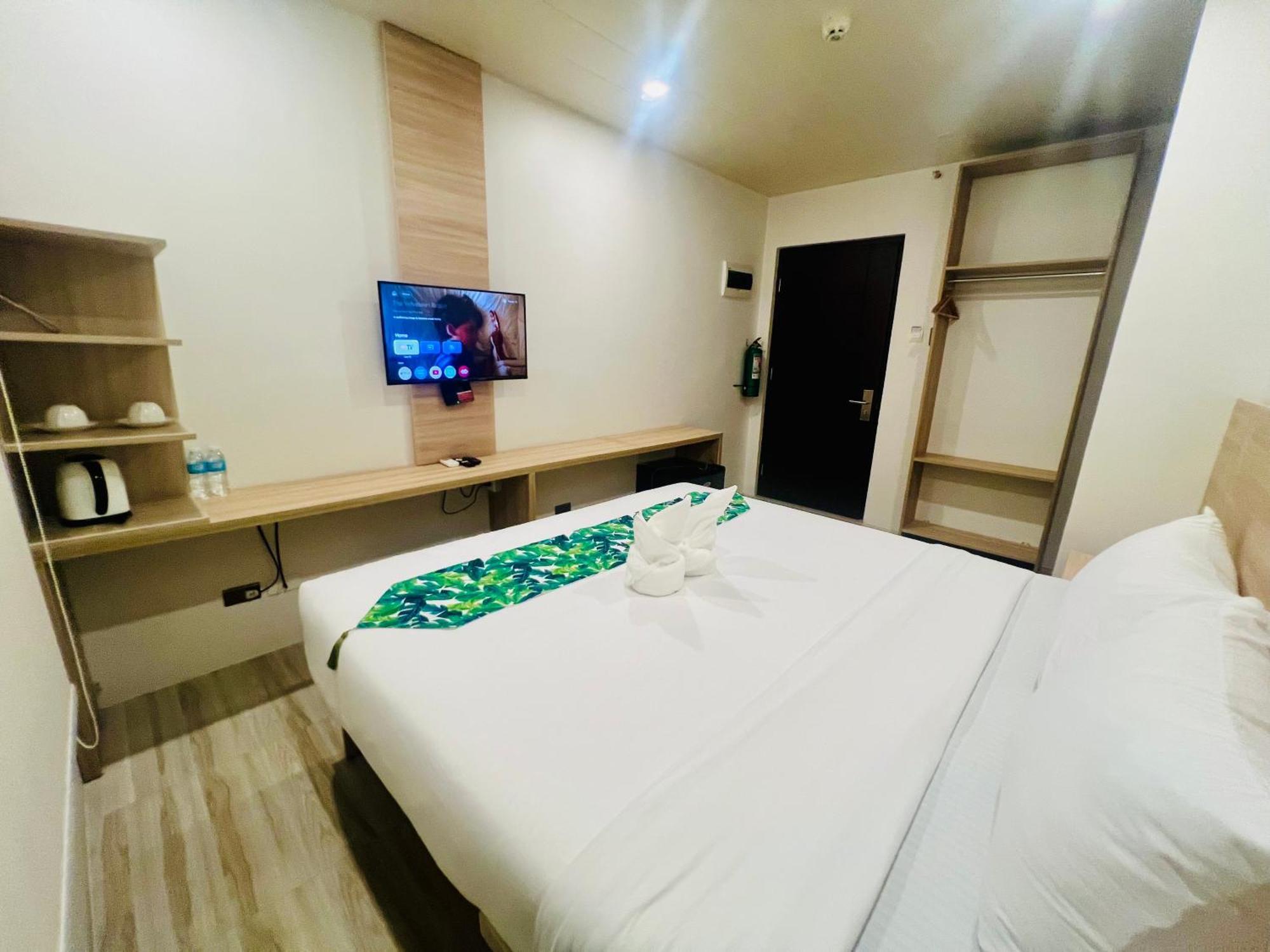 Summer Hotel *