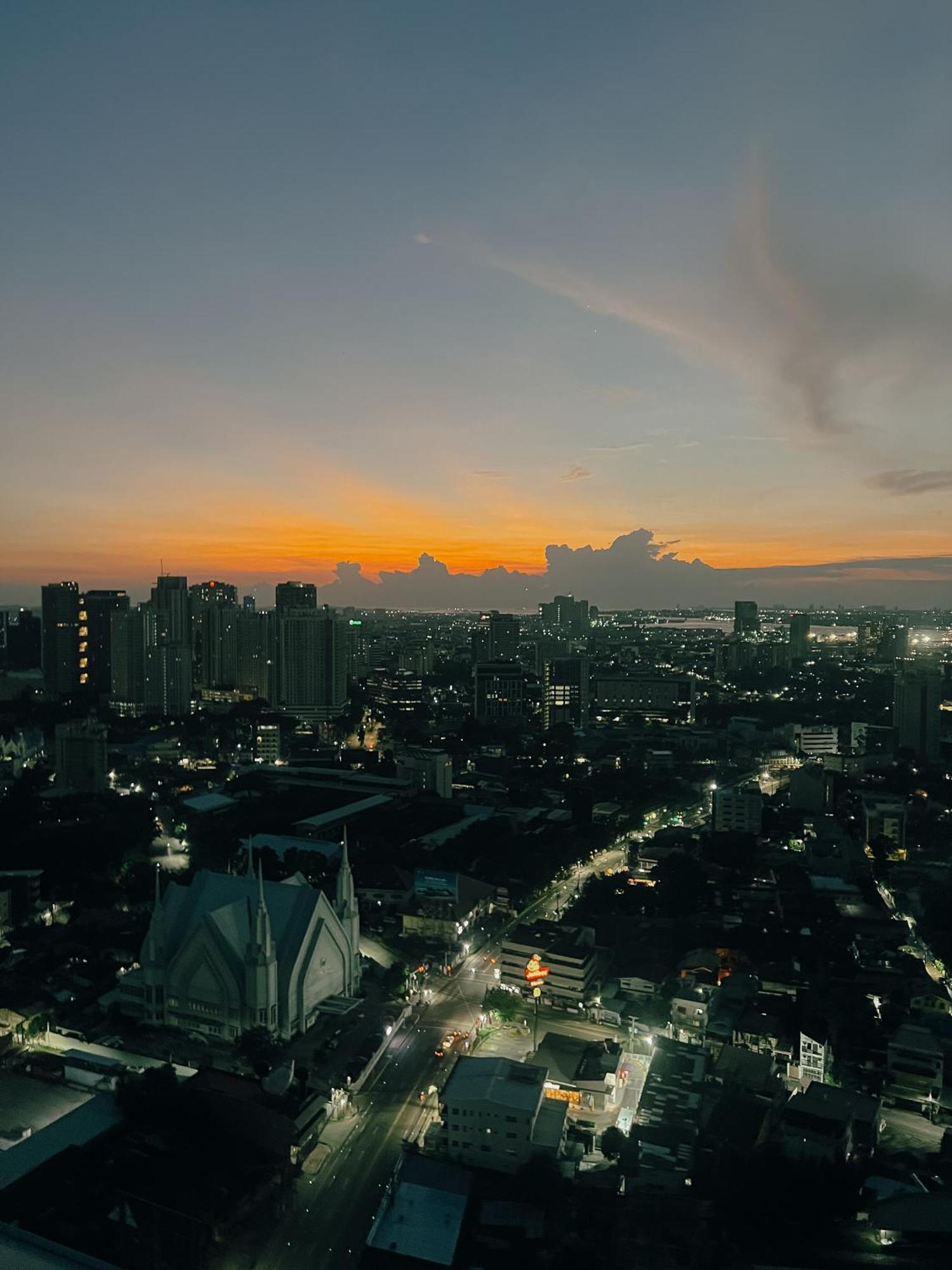 Skyline Gem Apartment