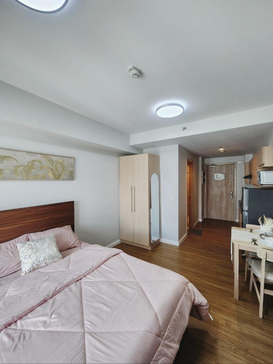 Apartment Solinea, New Ayala Mall, Across Business Park, Amazing Pool, Gym