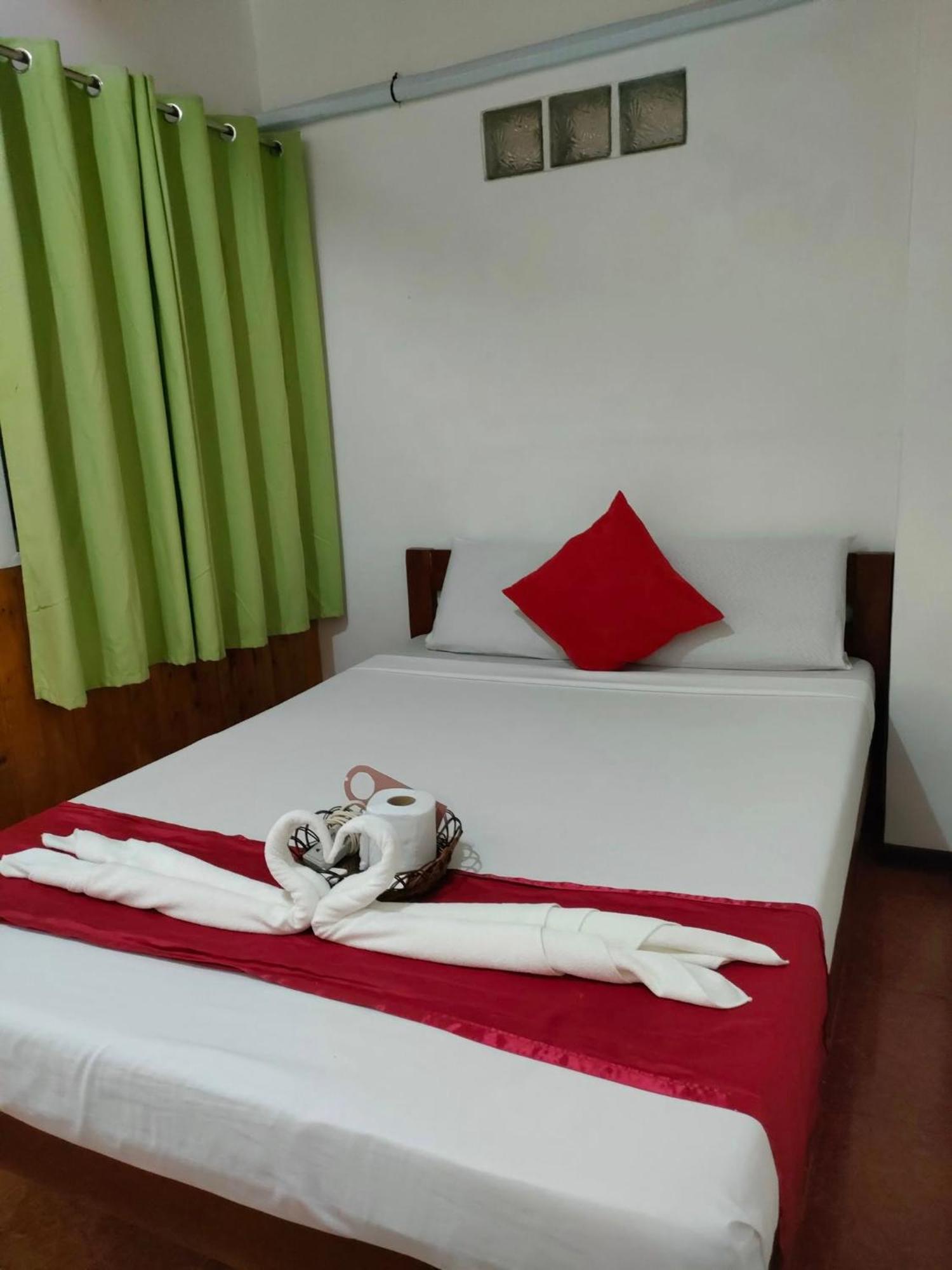 Axis Hotel 2*