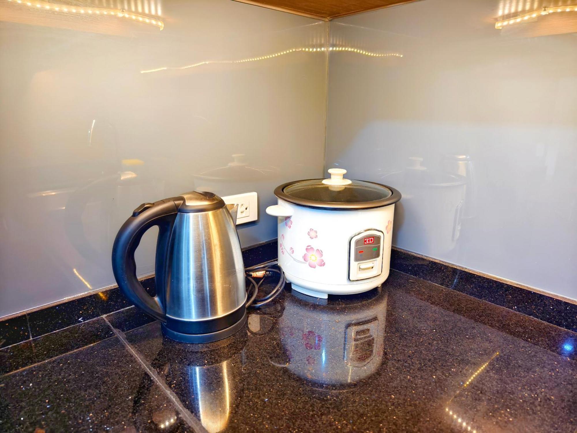 2012t2 Avida Towers It Park 1bedroom Unit Queen Bed