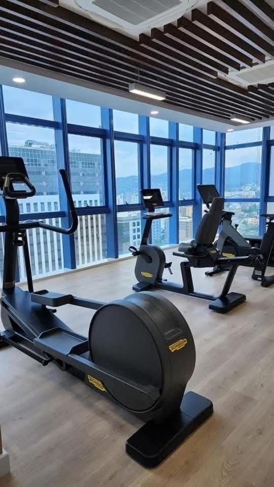 Executive - Netflix, Gym, Pool, Hs Wifi, 38 Park Avenue, It Park Apartment Cebu