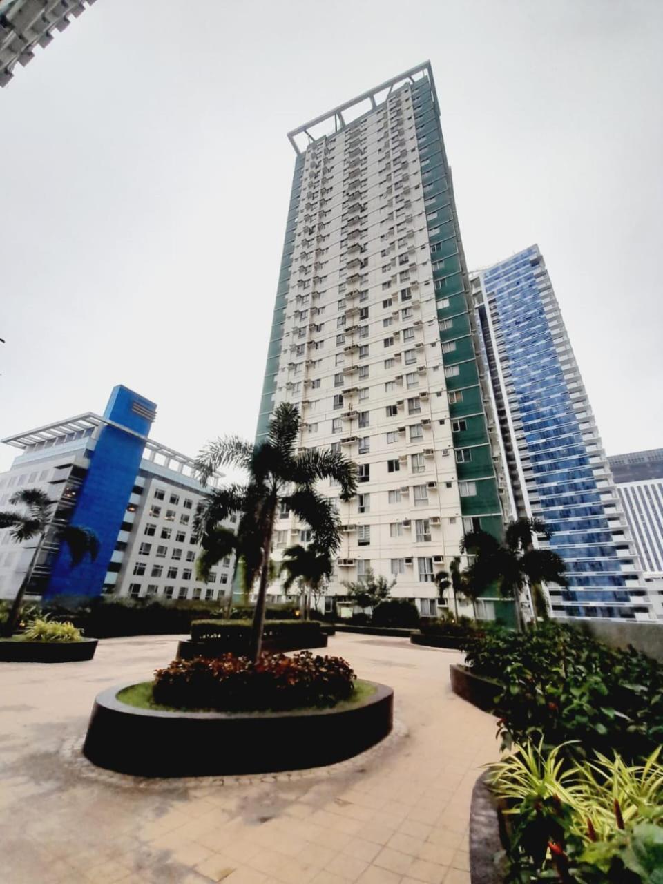 Avida Riala It Park Facing Mountain Area Apartment Cebu