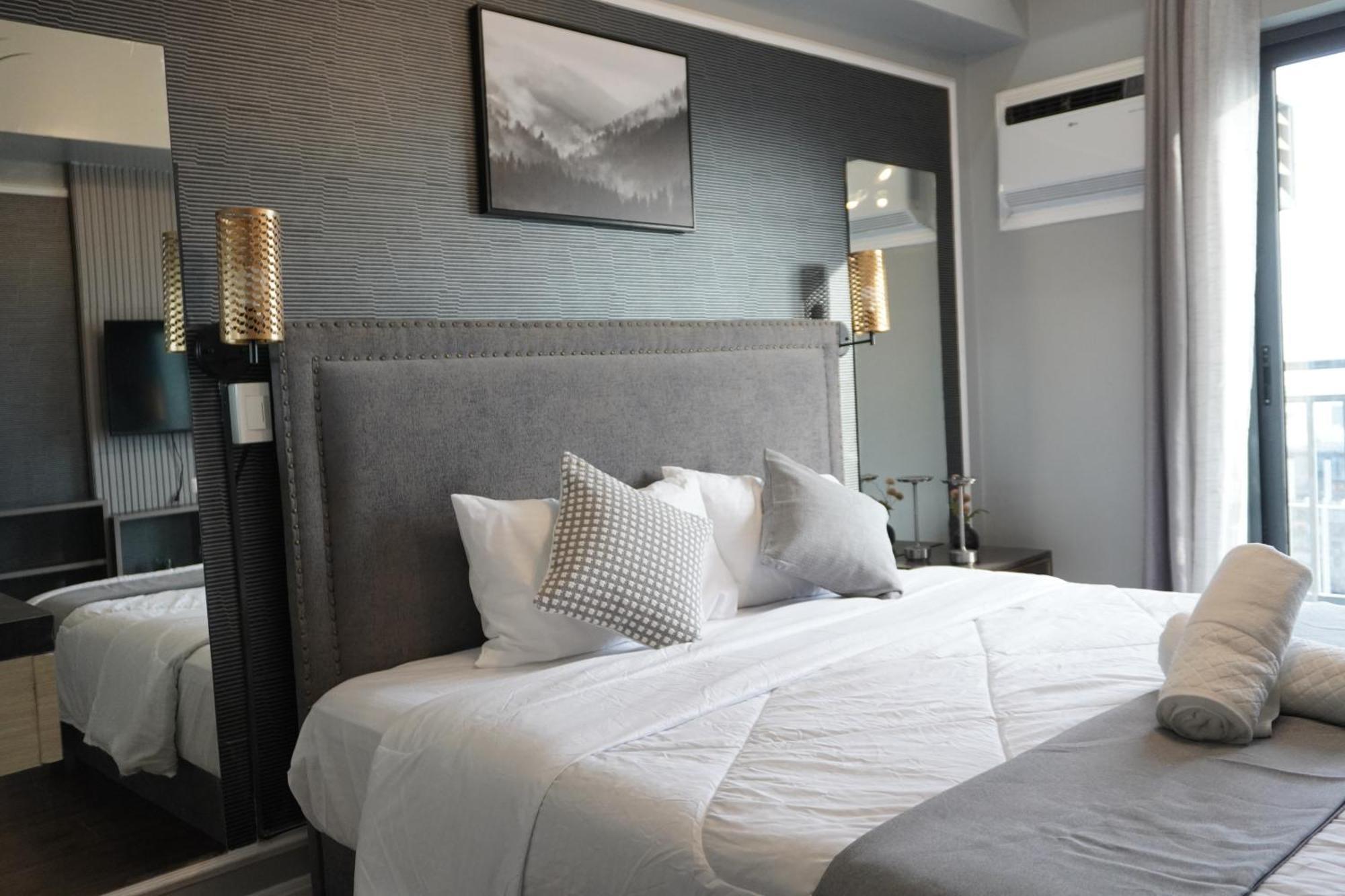 Cozy Urban In Grand Residences With Balcony Aparthotel