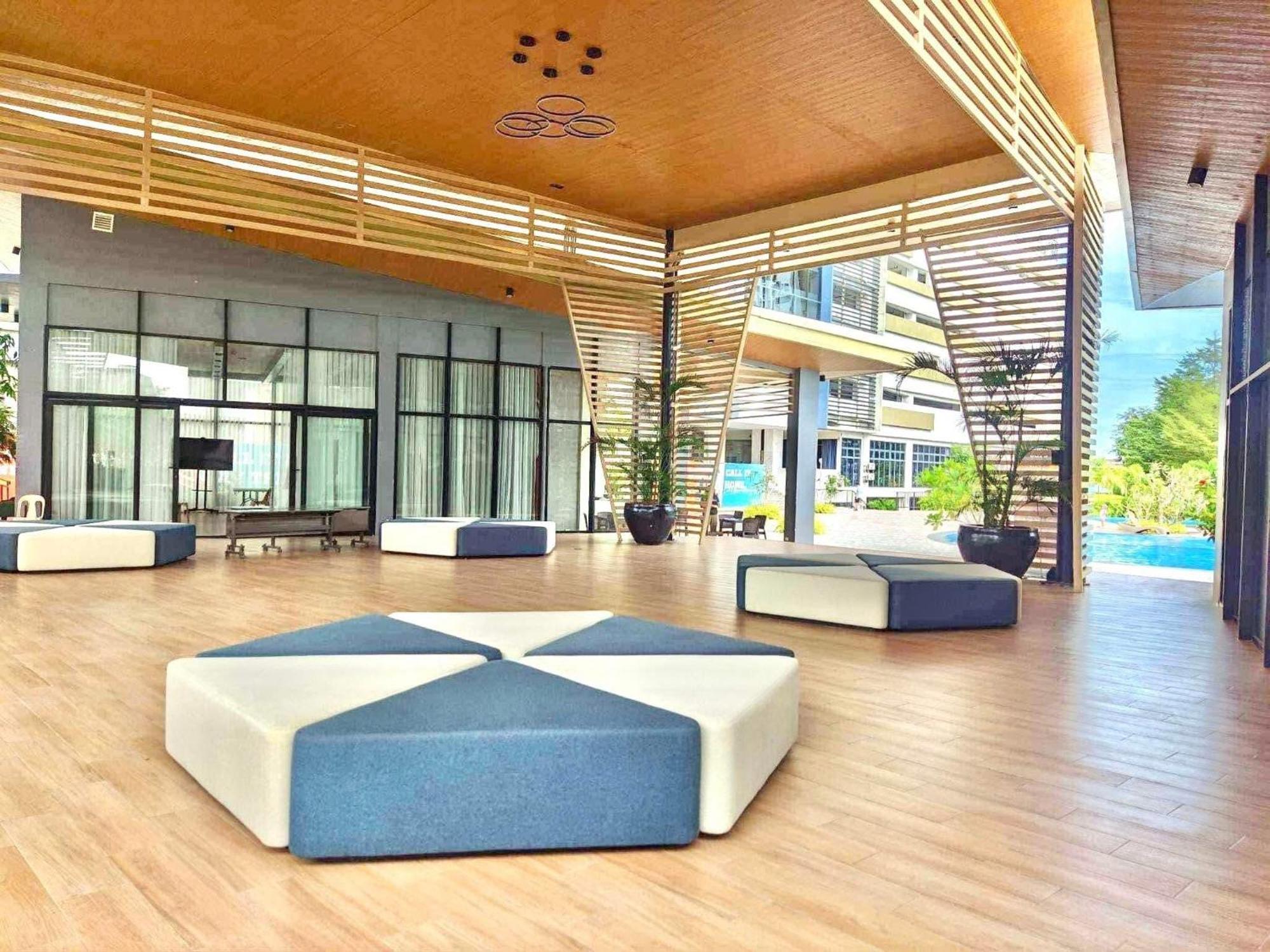 Cozy Urban In Grand Residences With Balcony