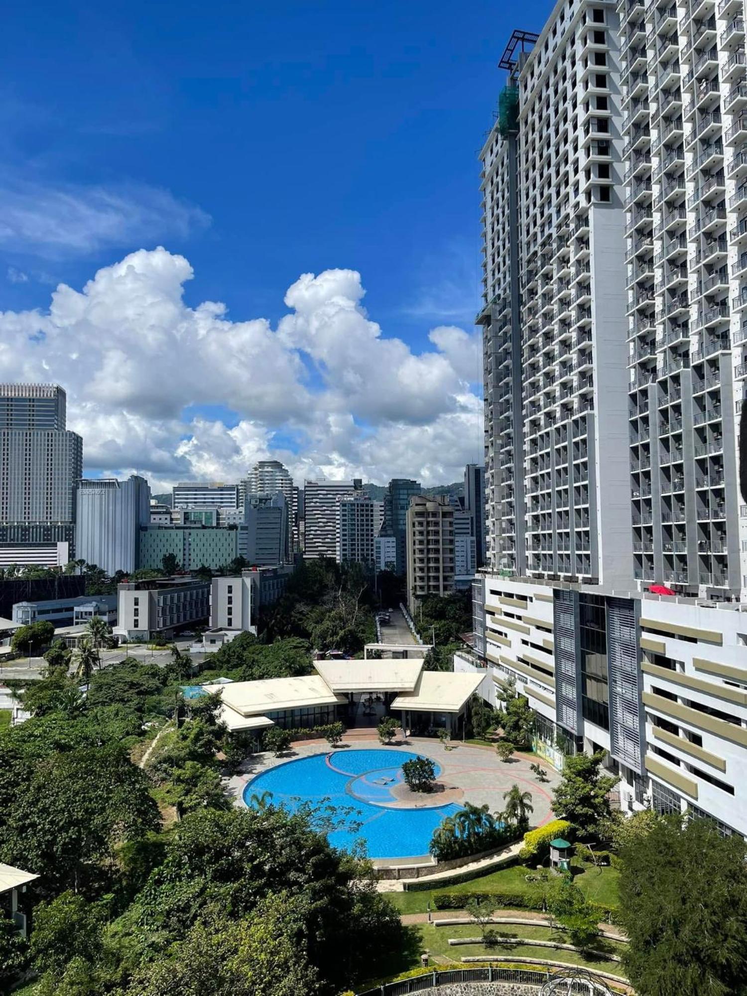 Aparthotel Cozy Urban In Grand Residences With Balcony *