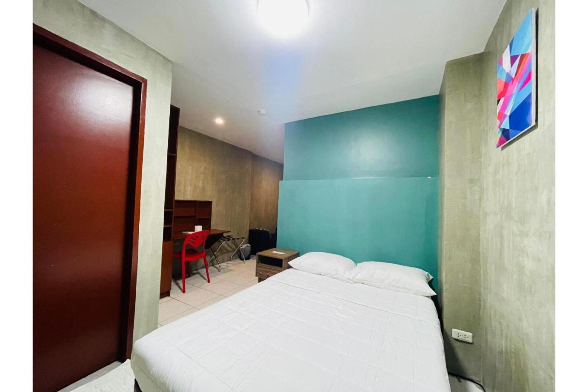 Hotel Oyo 925 Rcee Place 3*