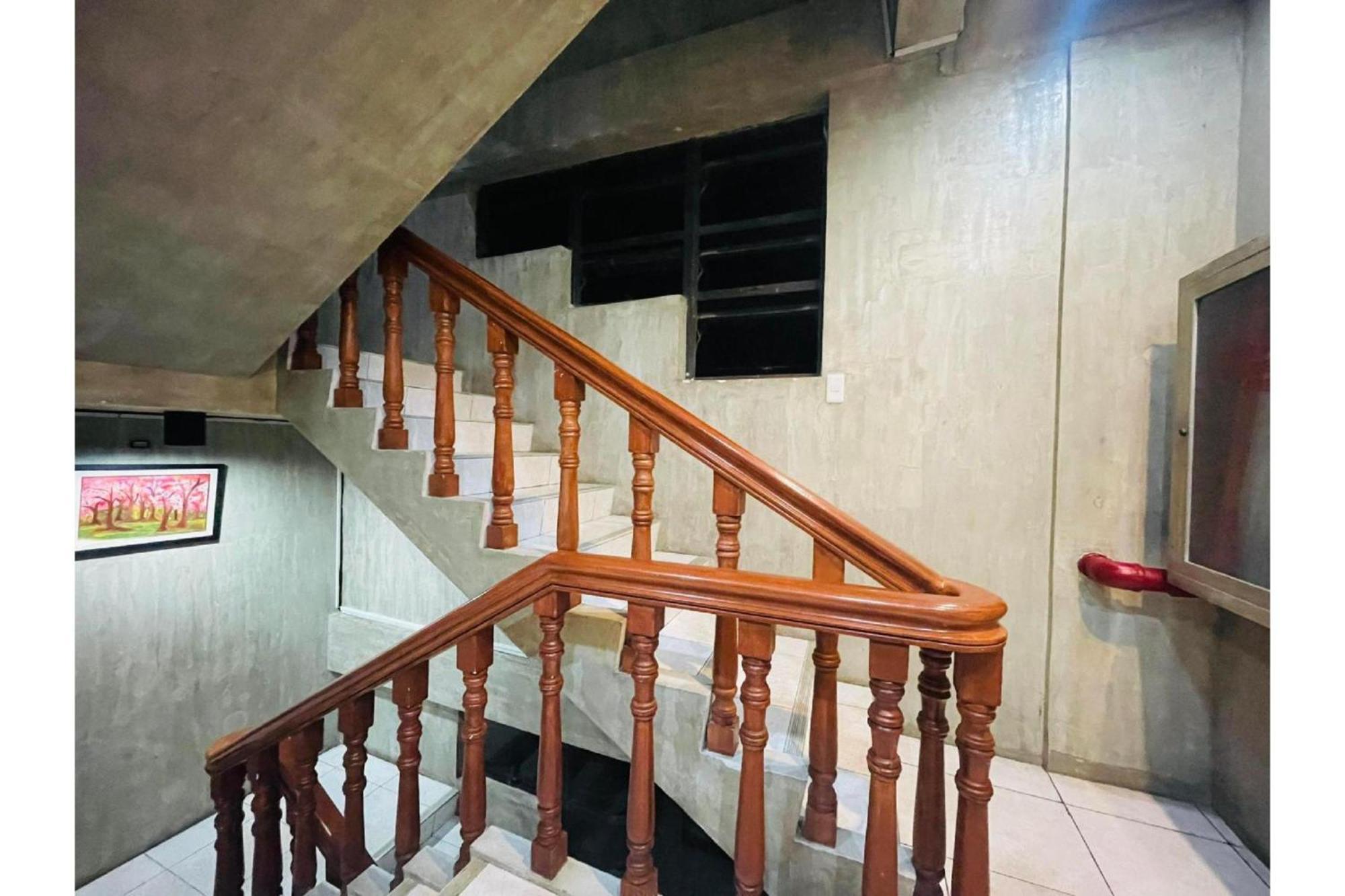 Hotel Oyo 925 Rcee Place