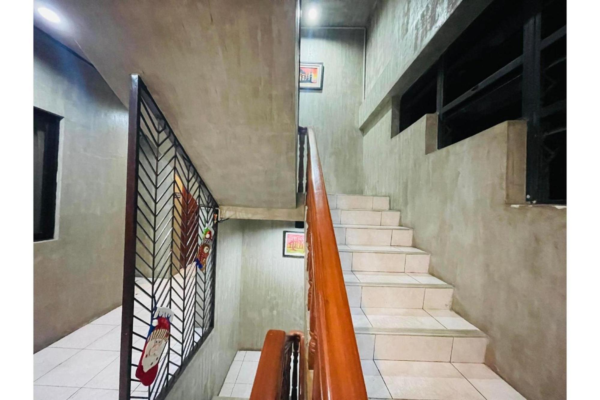 Oyo 925 Rcee Place