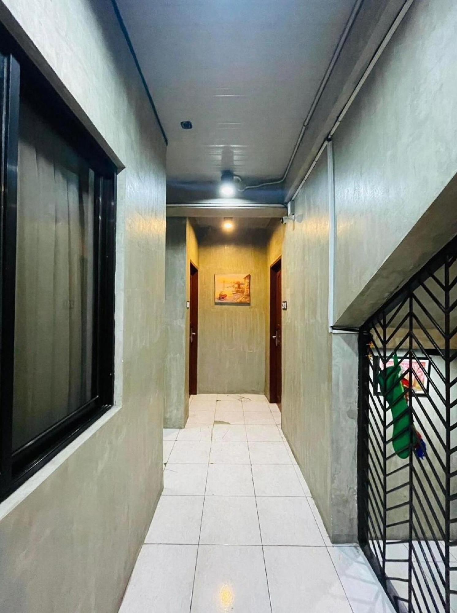 Hotel Oyo 925 Rcee Place