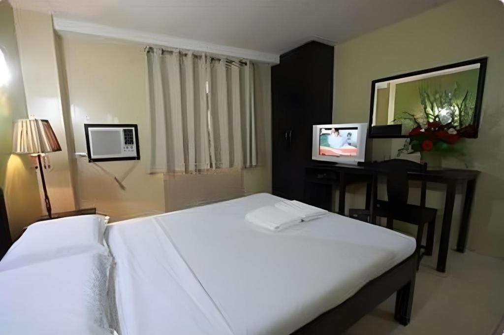 Sampaguita Plaza Garcia 3*