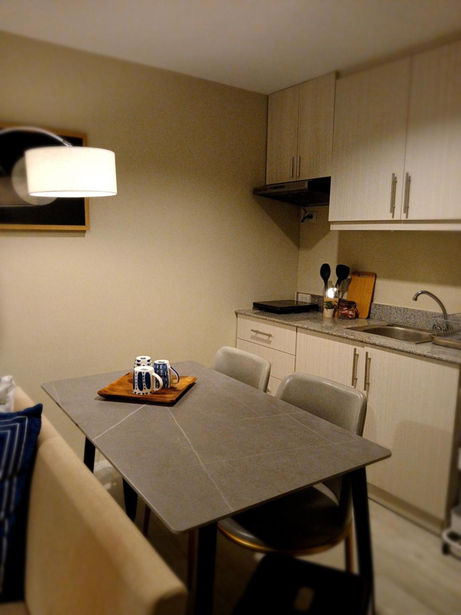 Cityscape Grand Tower - Lexis 2br, Across Ayala Mall, Near It Park Cebu