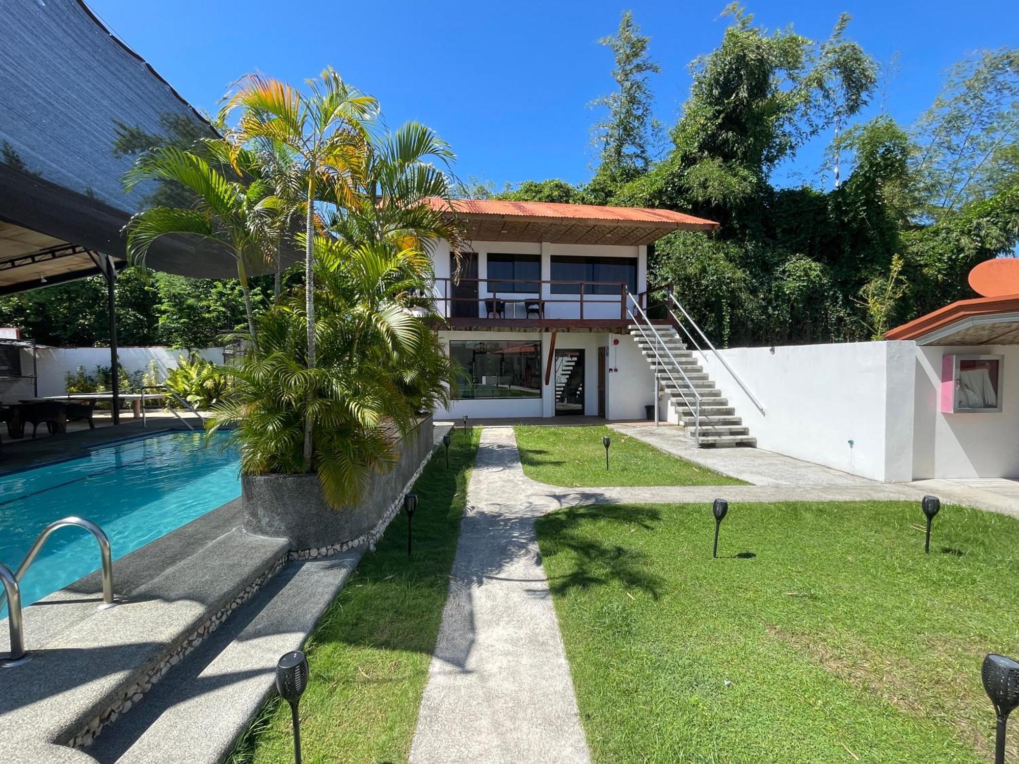 Parrot Resort Moalboal
