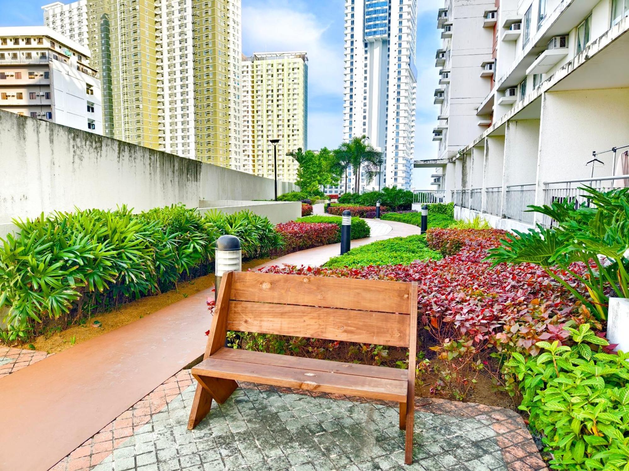 2412t2 Avida Towers It Park 1br Unit Queen Bed Apartment